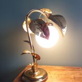 Lampe feuillage fleur métal doré et globe en verre style Hollywood Regency