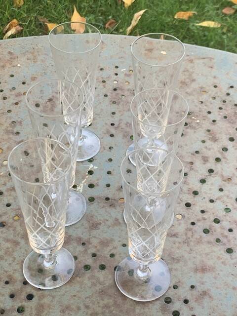 6 champagne flutes in glass and crystal, chiseled, vintage