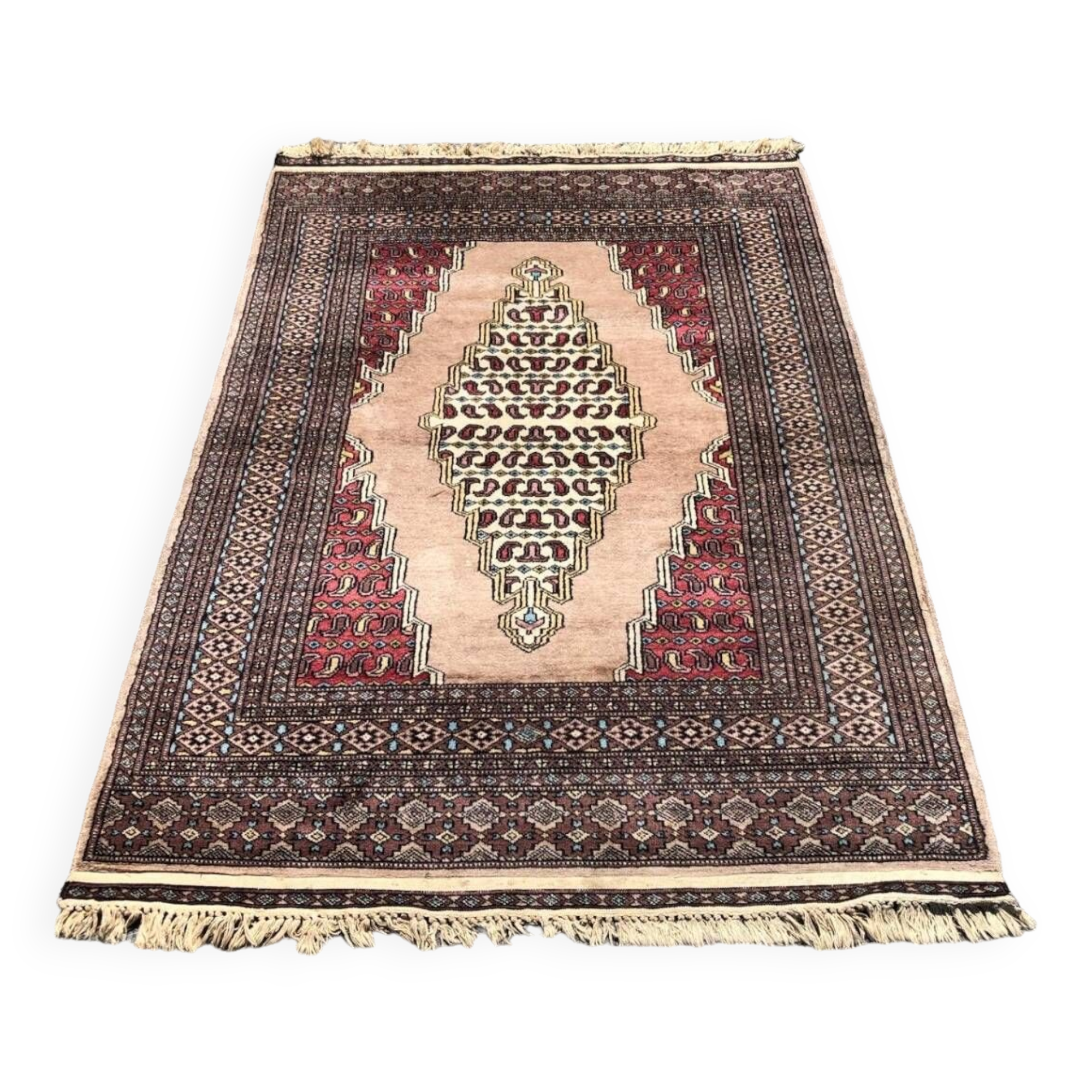 Tapis pakistanais fait main
