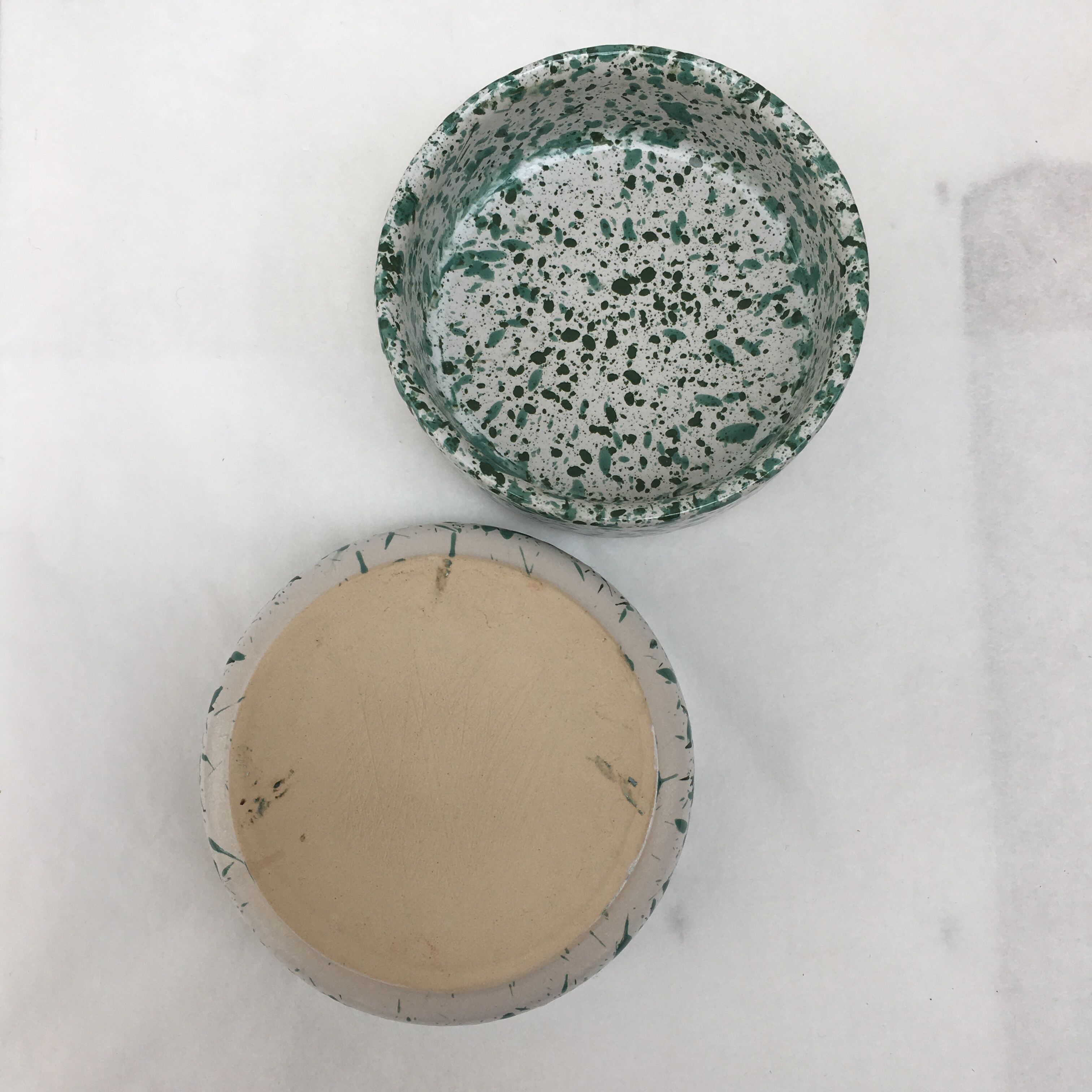 Set of two cups in speckled ceramic handmade