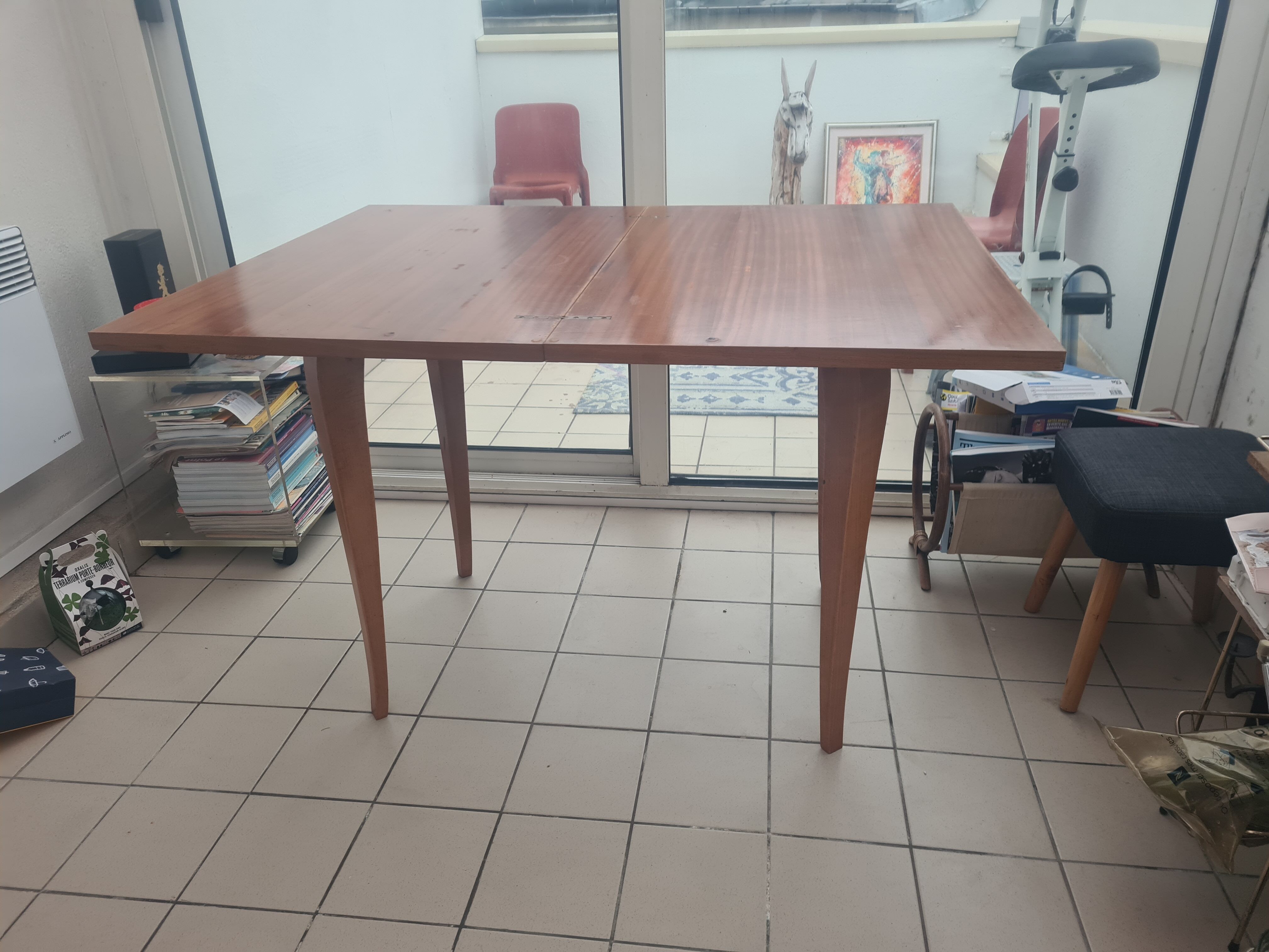 Beautiful vintage table unfolding