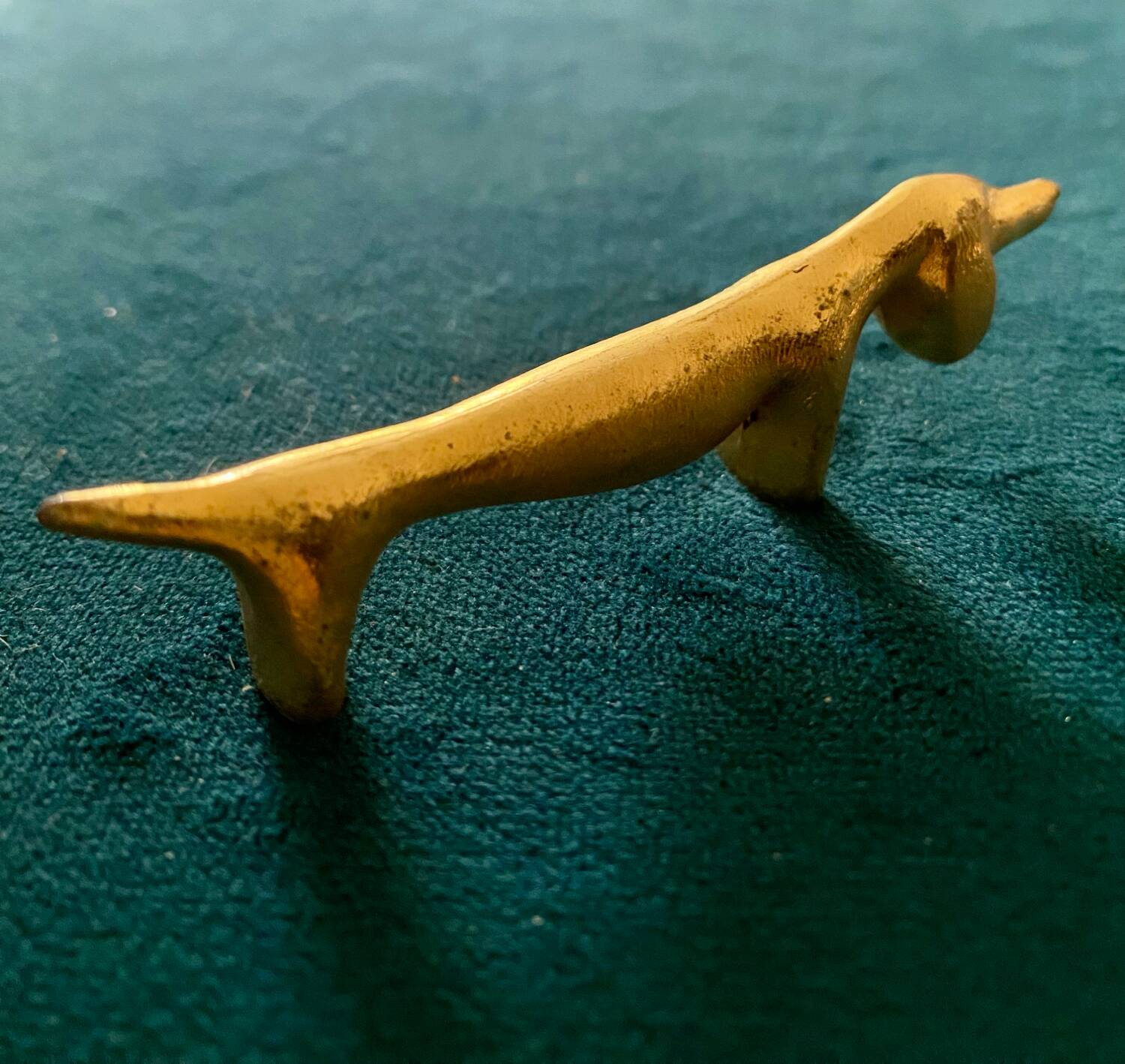 6 dog-shaped knife holders in fine gold-plated metal