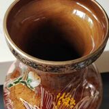 Stylish Chinese/Asian vase. Decor Polychrome floral motifs on a golden background. High 35 cm