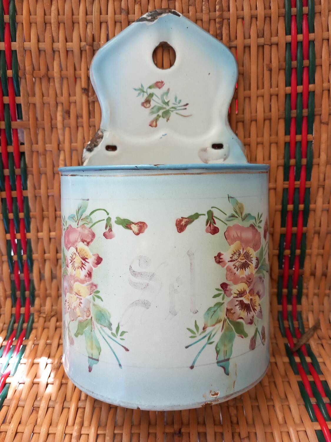 Enameled sheet salt box
