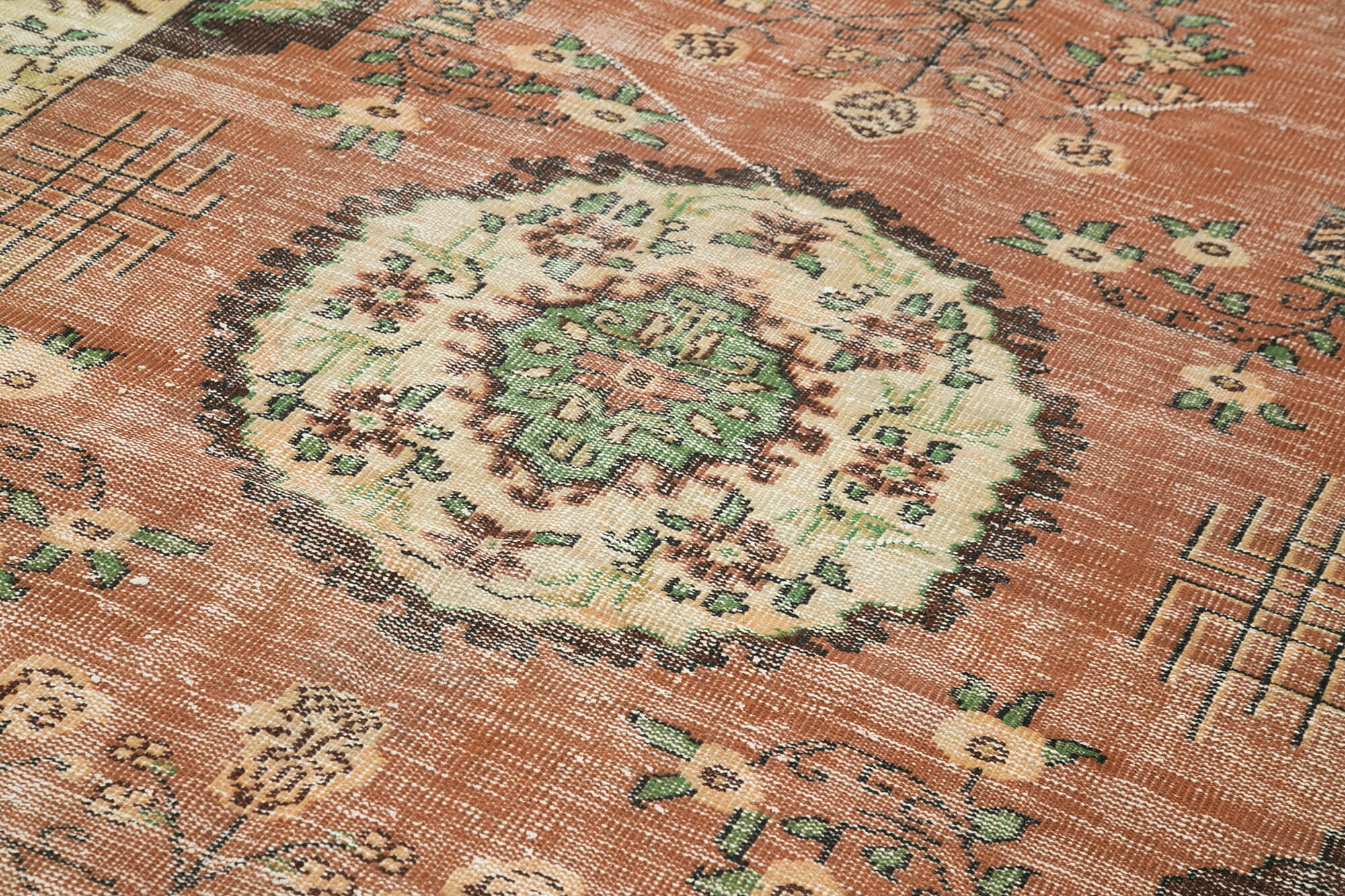 Tapis beige des années 1980 tissé à la main d'Anatolie 192 cm x 326 cm