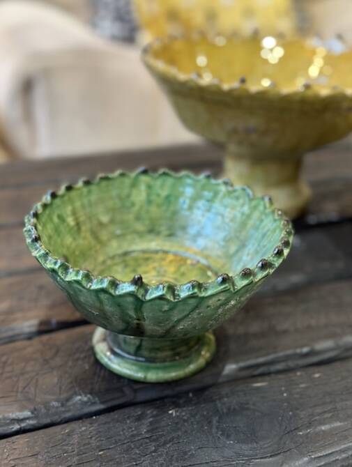 Serrated cup on tamegroute stand - green