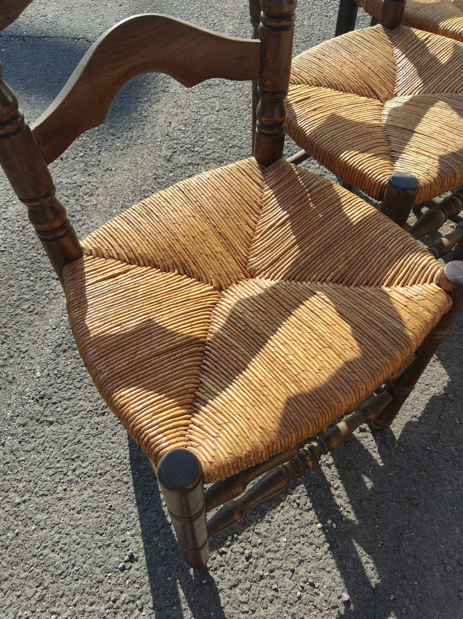 Série de 4 chaises en chêne à haut dossier