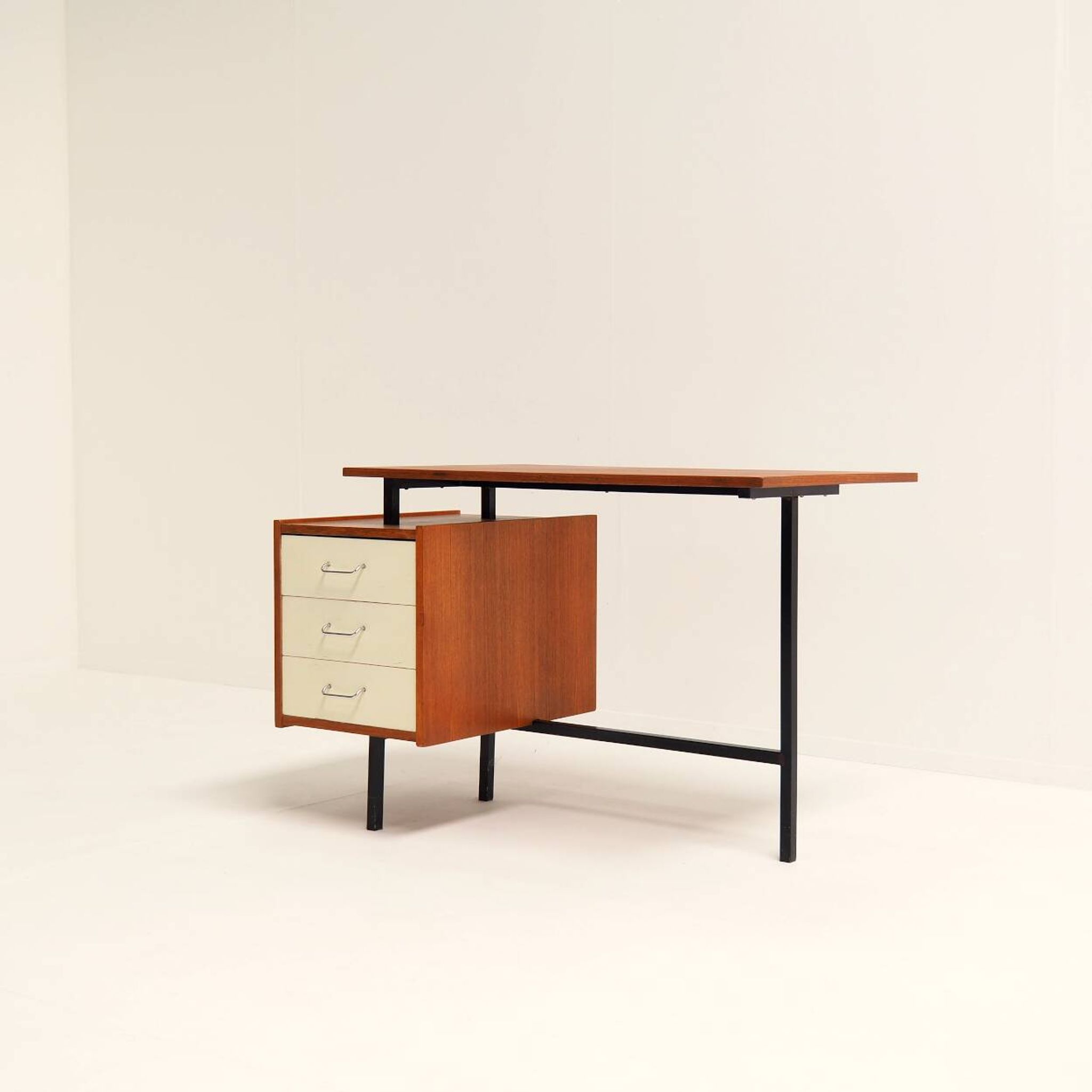 Vintage Mid-Century Desk by Pastoe – Dutch Functionalism from the 1950s