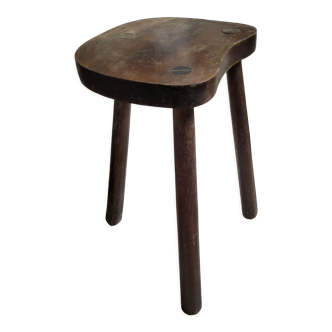 Half-round tripod stool cowherd