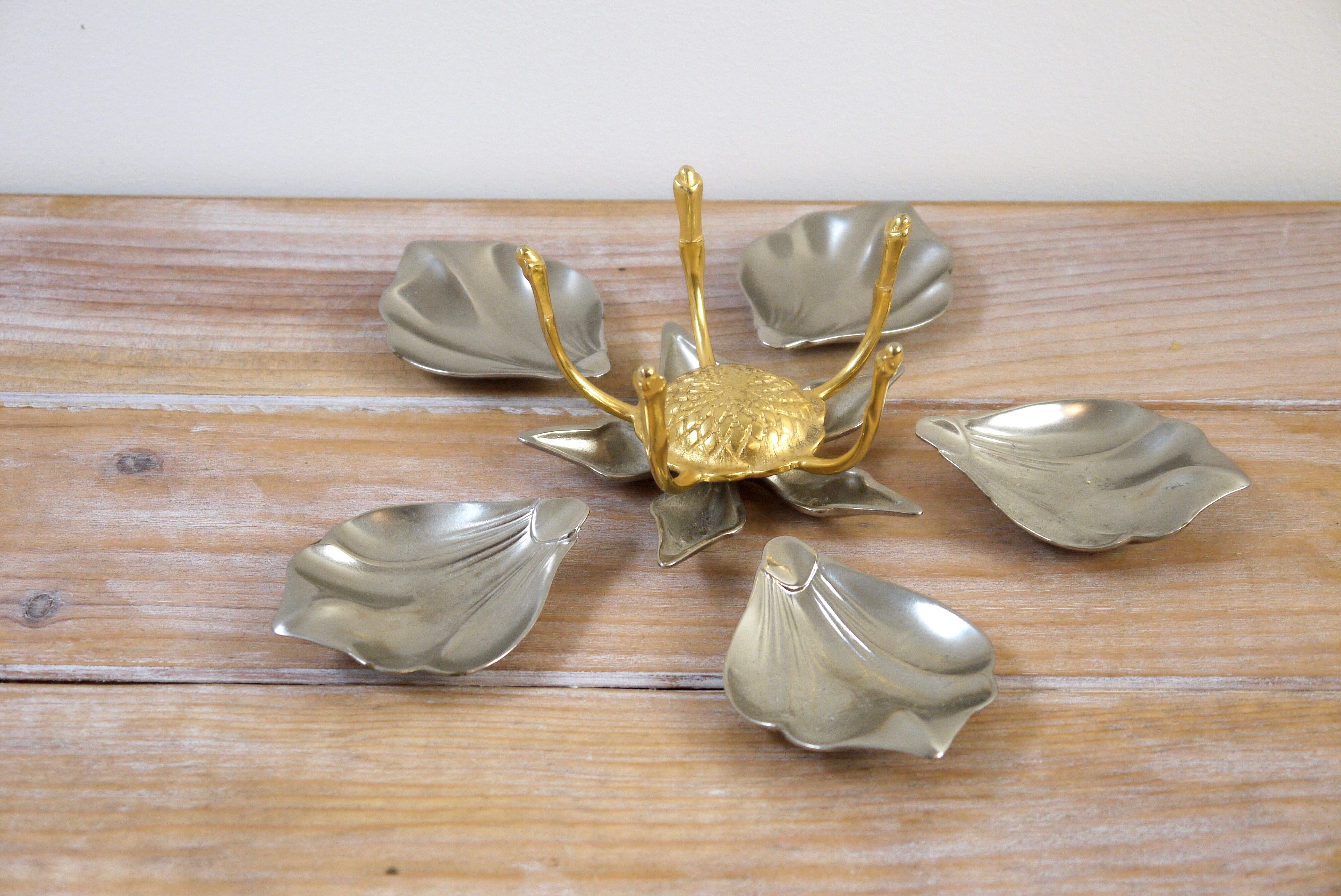 Ashtray in metal and brass, removable petals flower
