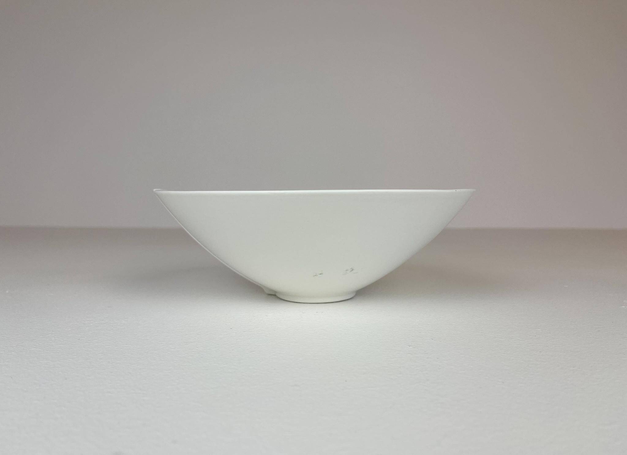 Mid-century ceramic bowl Gustavsberg "Surrea" by Wilhelm Kåge, Sweden, 1950s.