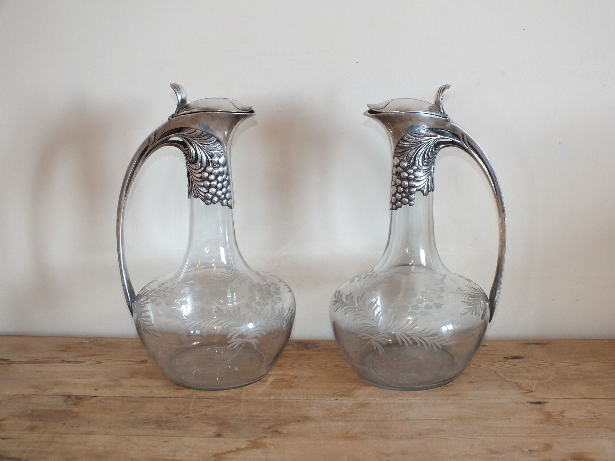 Pair of Gallia ewers in crystal and silver metal