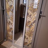 Rectangular mirror in light grey painted wood and beveled glass