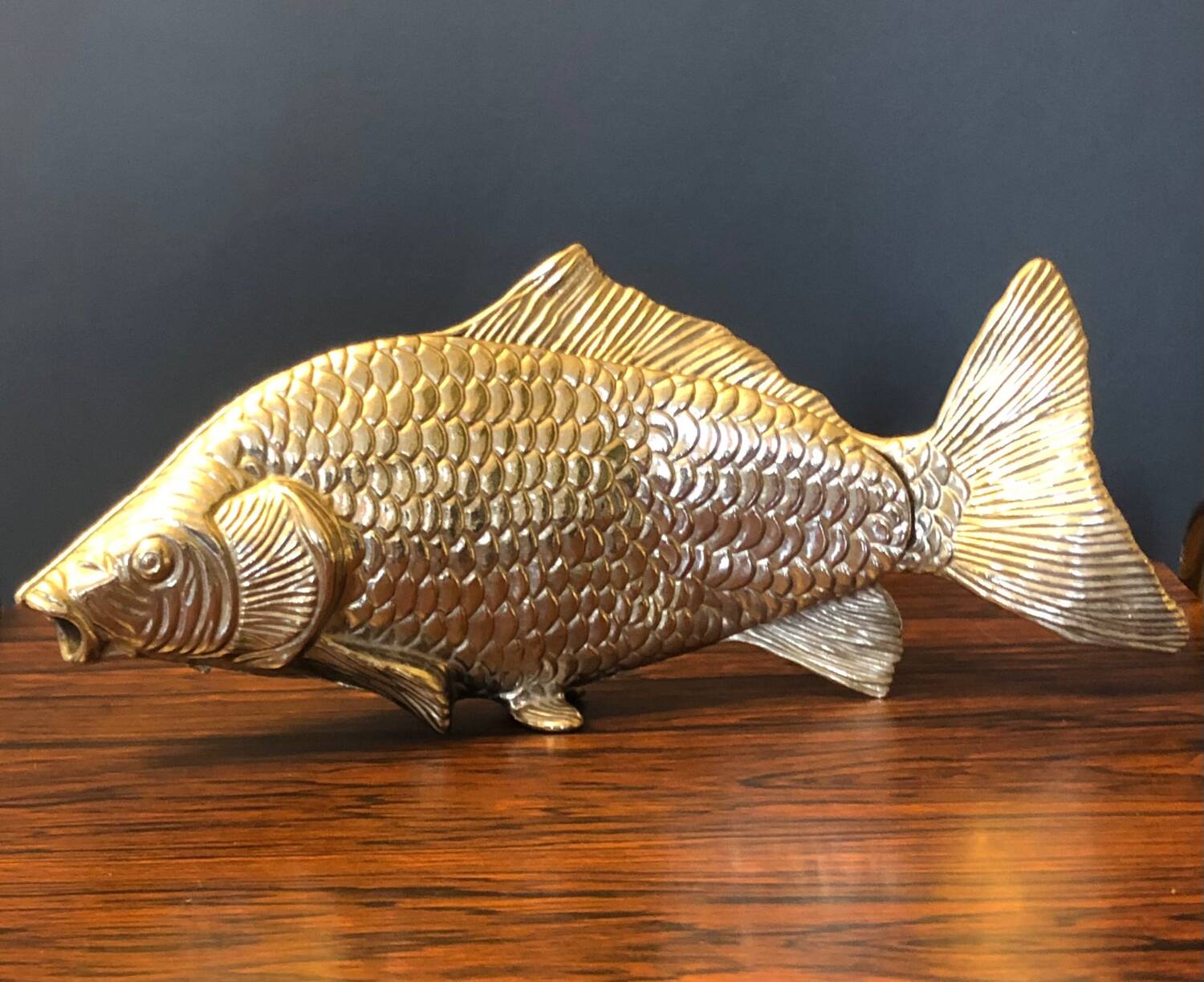Silver metal fish