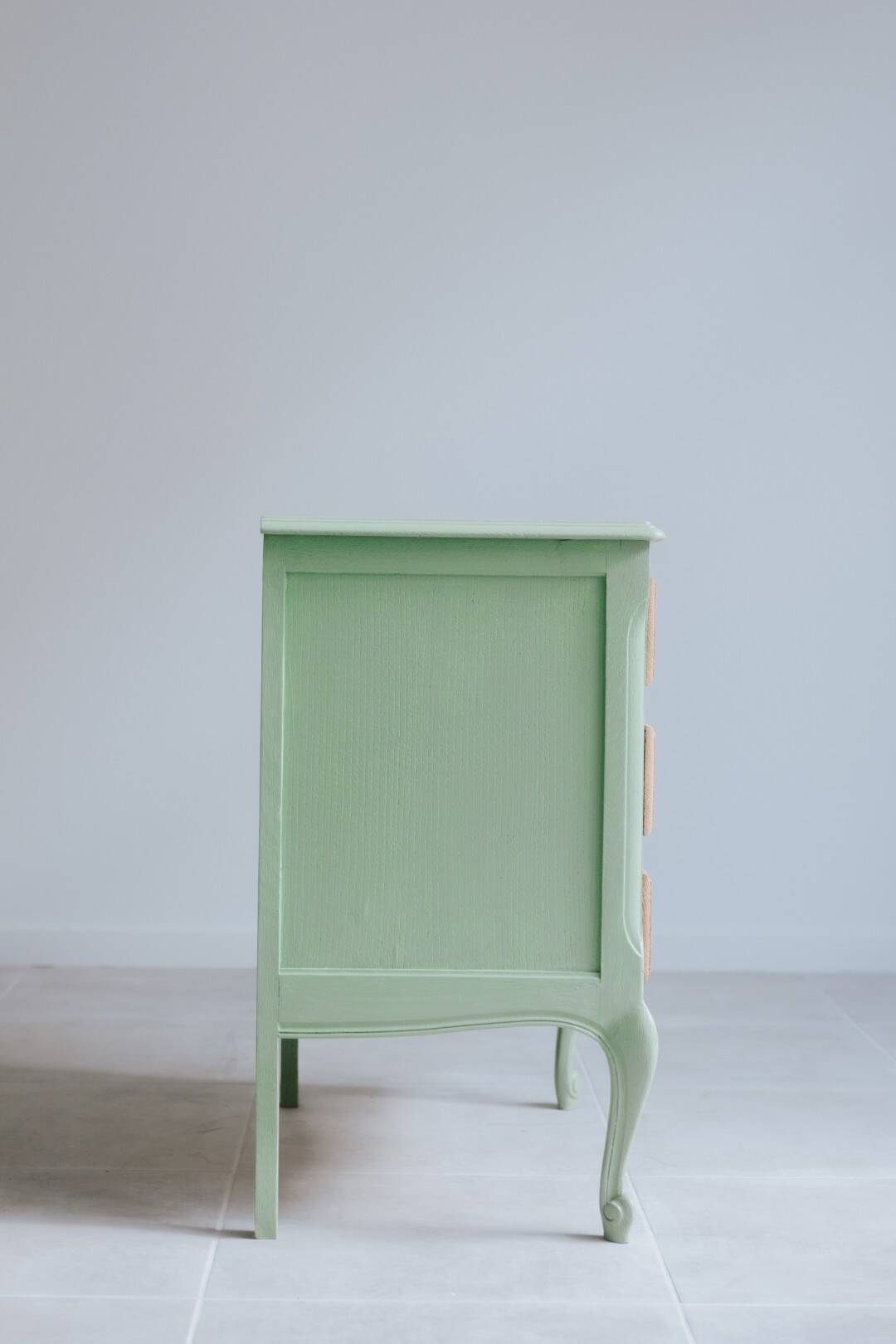 Small green Parisian chest of drawers with 3 drawers in semi-solid oak