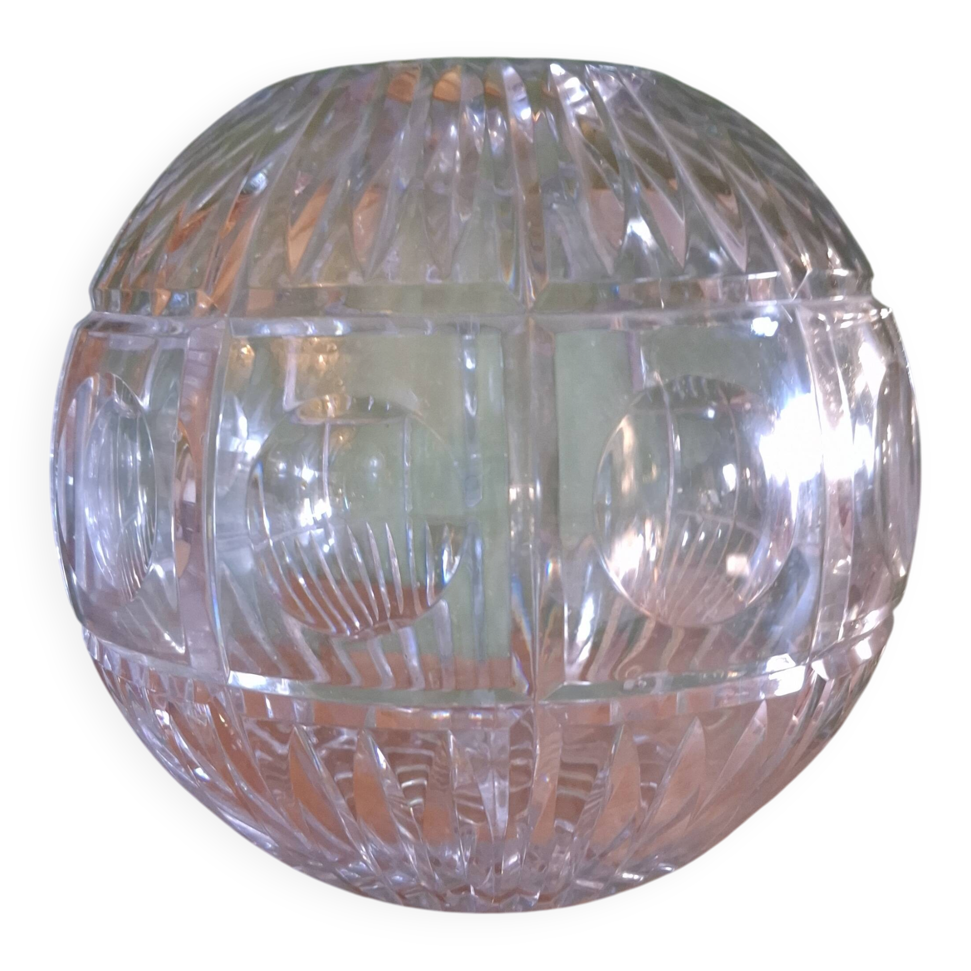 Vase boule en cristal taillé (