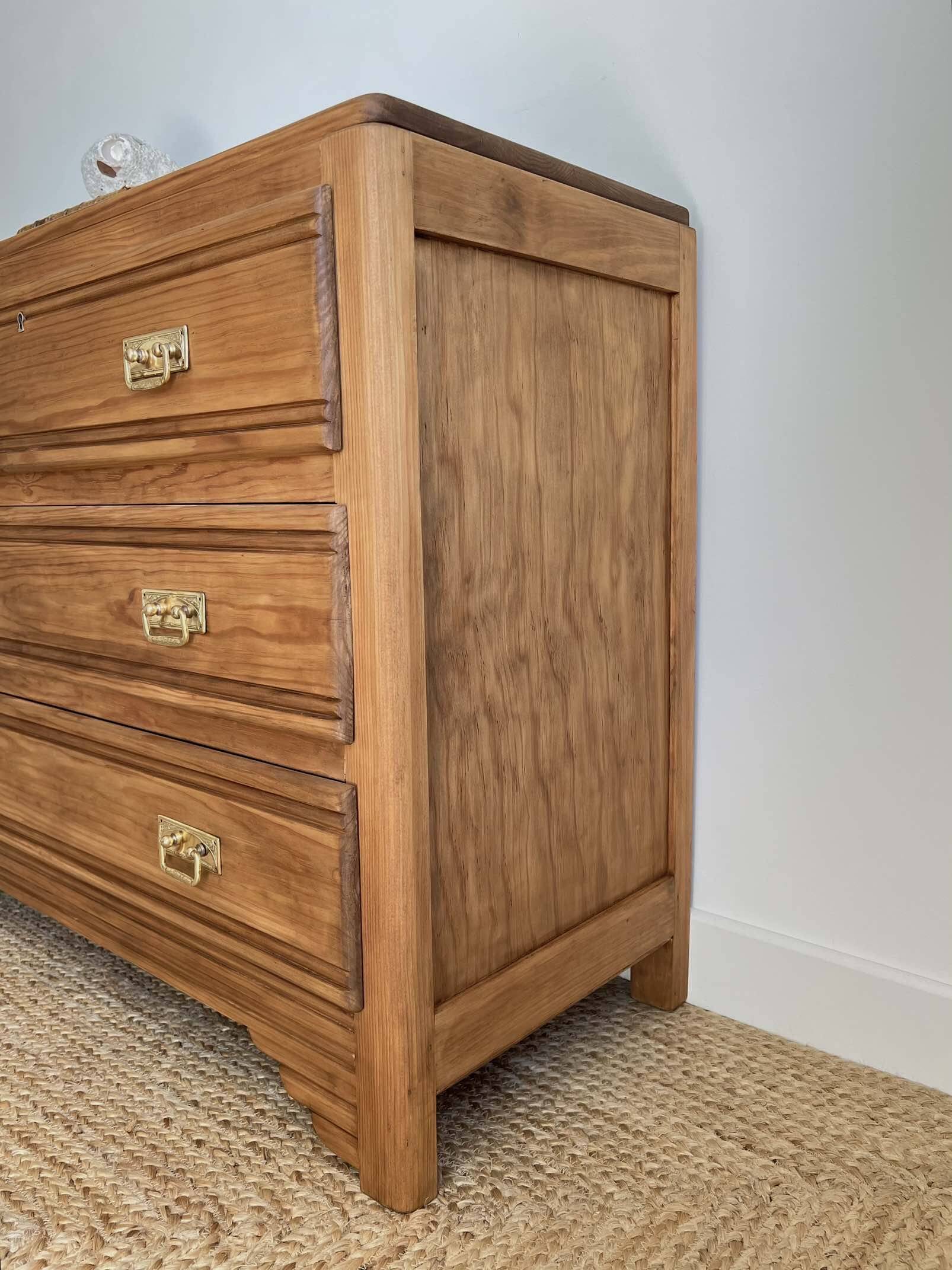 Art deco chest of drawers