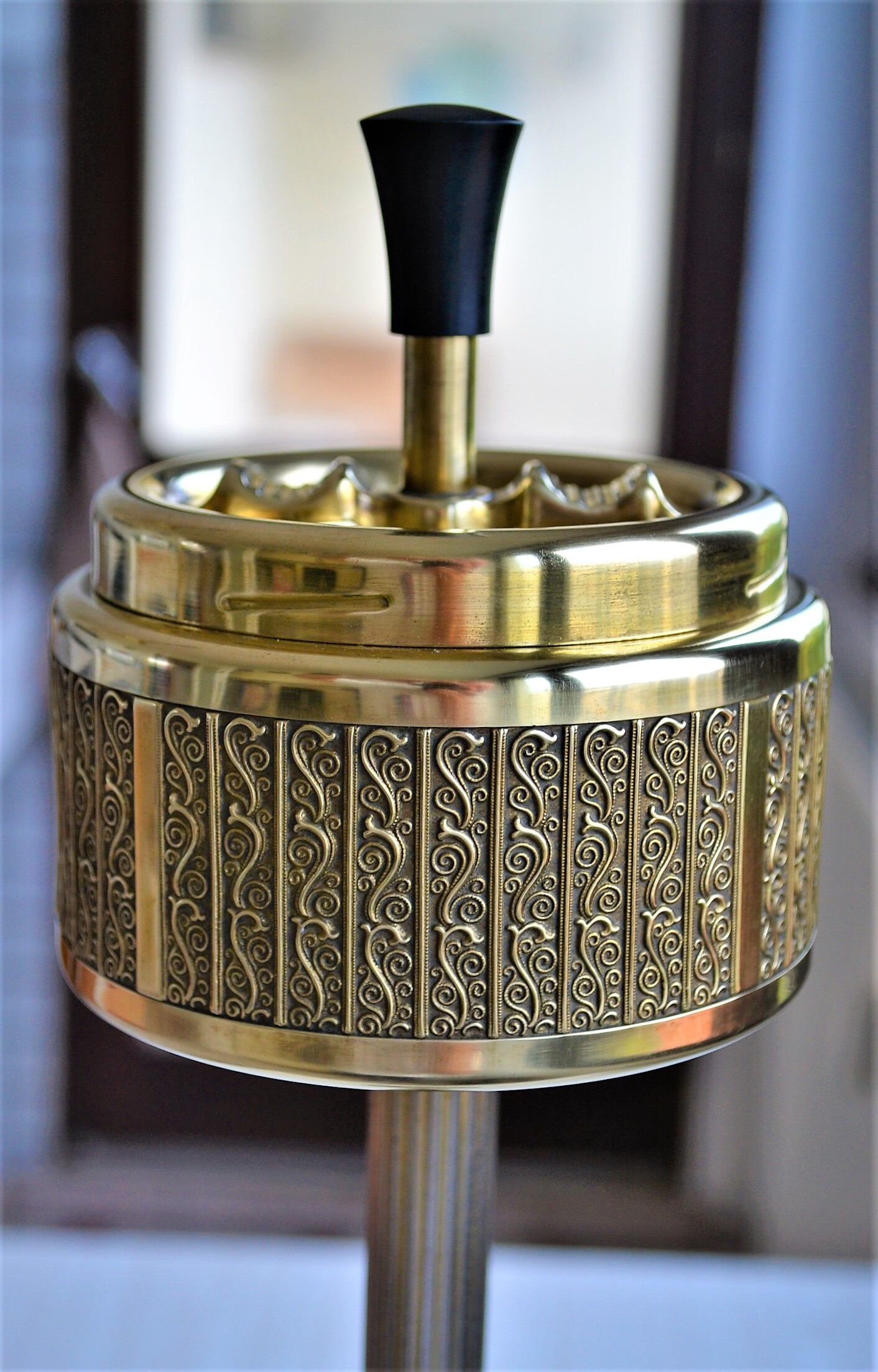 Schleuderascher ashtray in chiseled brass, from Germany in the 50s/60s