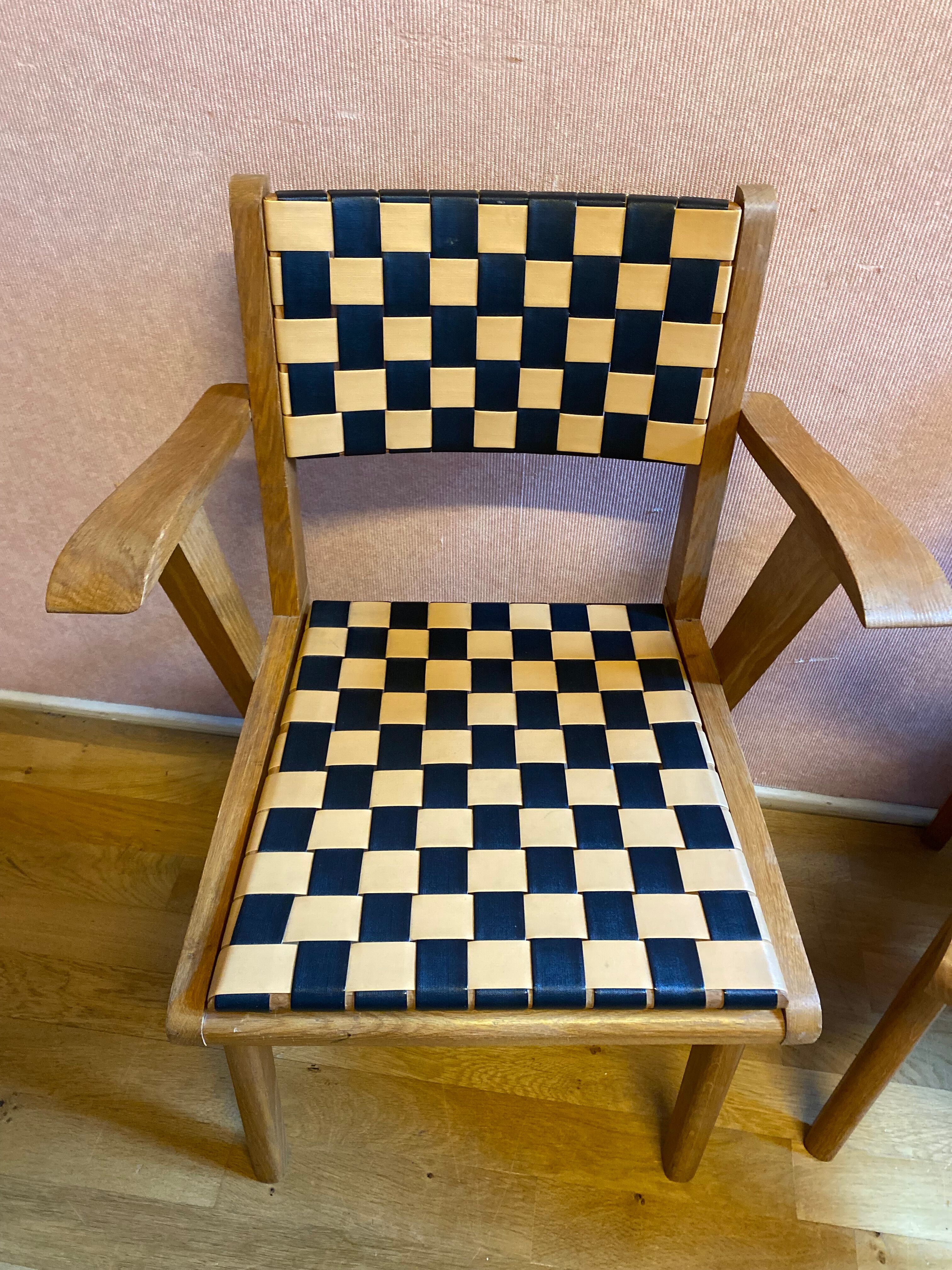 Paire de chaises des années 50 en chêne dorées.