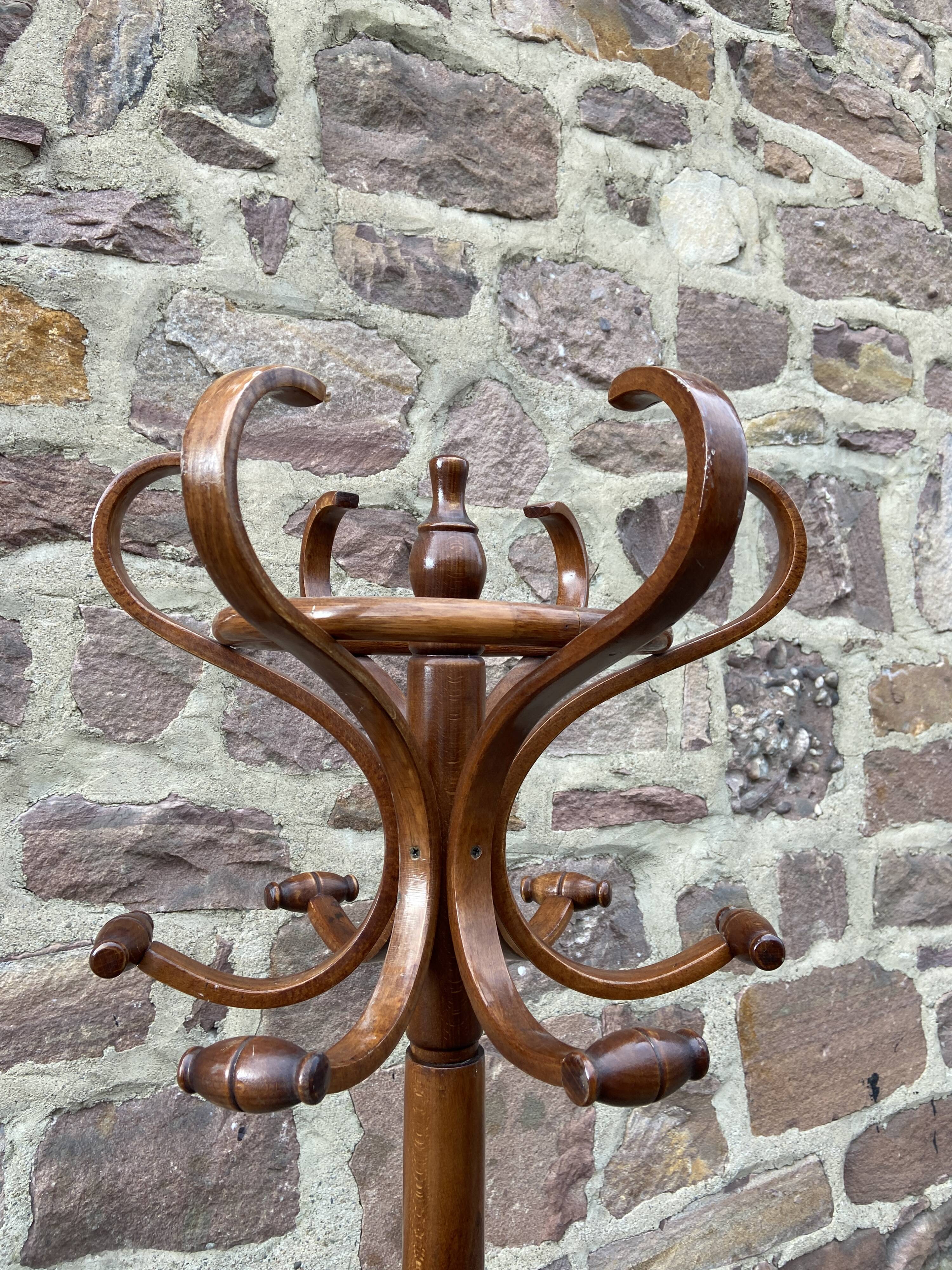 Baumann bistro coat rack on vintage parrot stand 60/70s curved wood