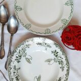 Assiettes creuses anciennes dépareillées en faïence terre de fer accompagnées d'une soupière