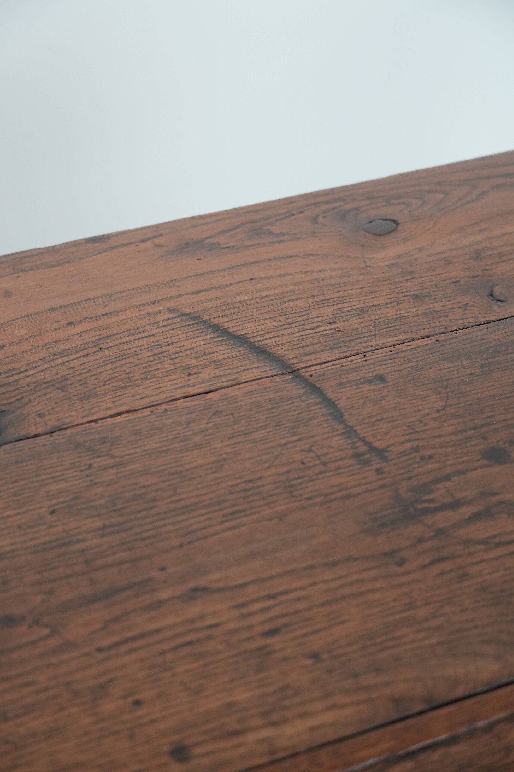 Grande table à manger antique française pour 6 à 8 personnes.