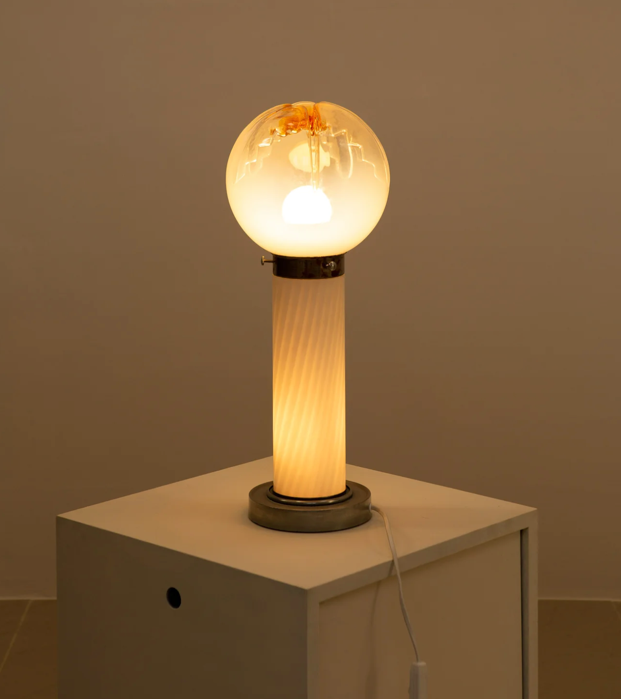 Italian lamp with its head in opaque glass & caramel 70's