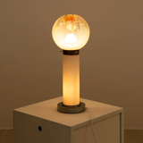 Lampe italienne avec sa tête en verre opaque & caramel 70's