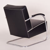 Paire de fauteuils en cuir noir fabriqués en Tchéquie des années 1930 par Mucke Melder - Restauré