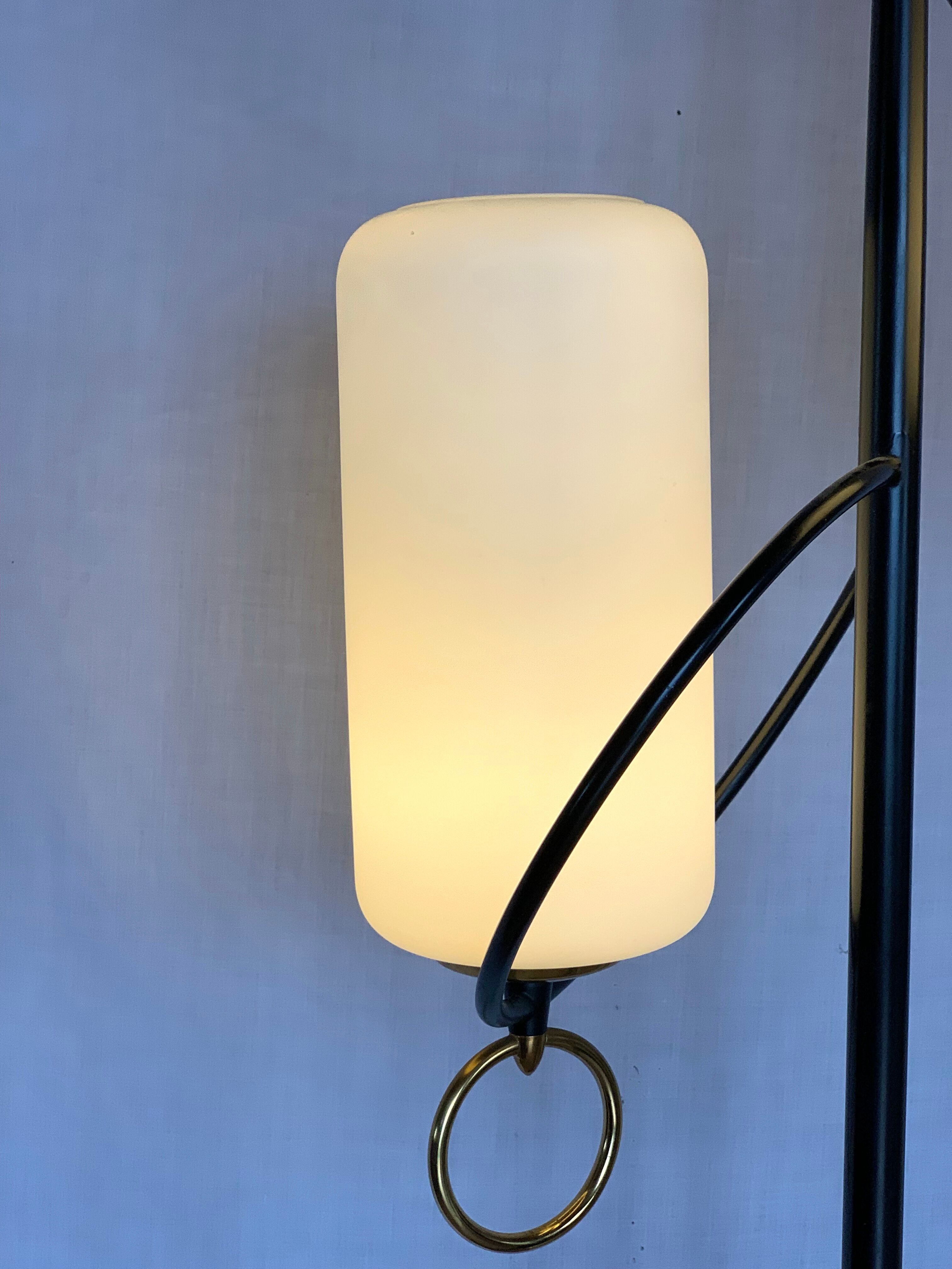 Lampadaire Stilnovo années 50 opalines et boucles laiton