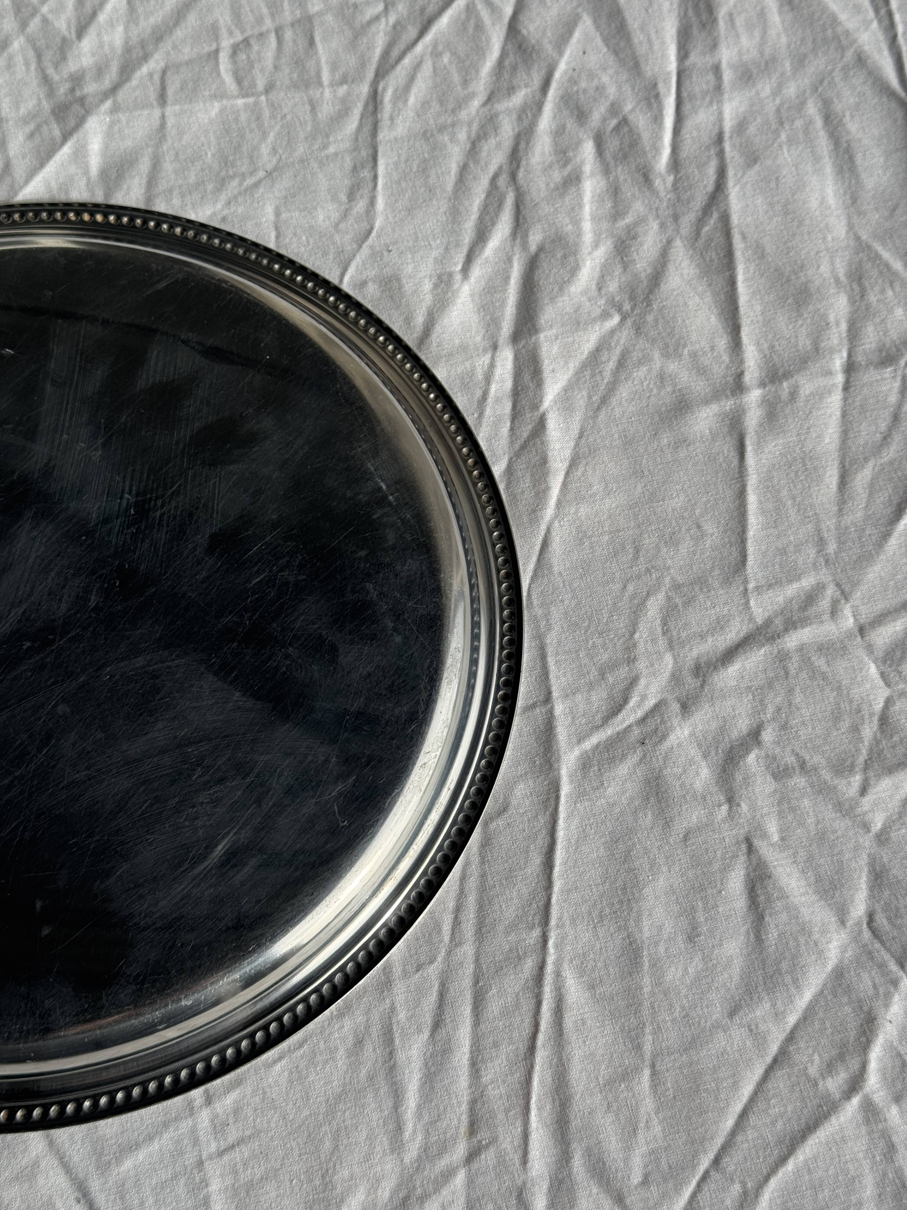 Vintage circular plate with pearl stripe D27