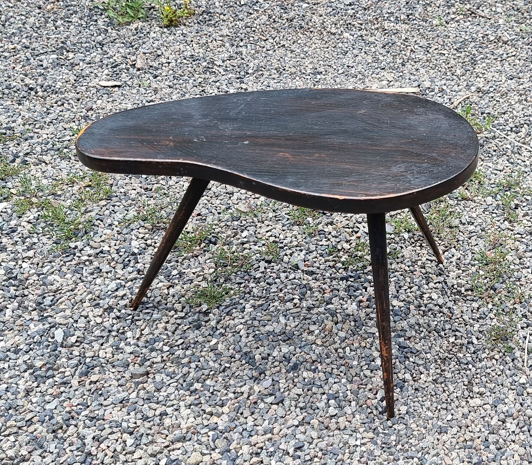 Small bean-shaped tripod harness