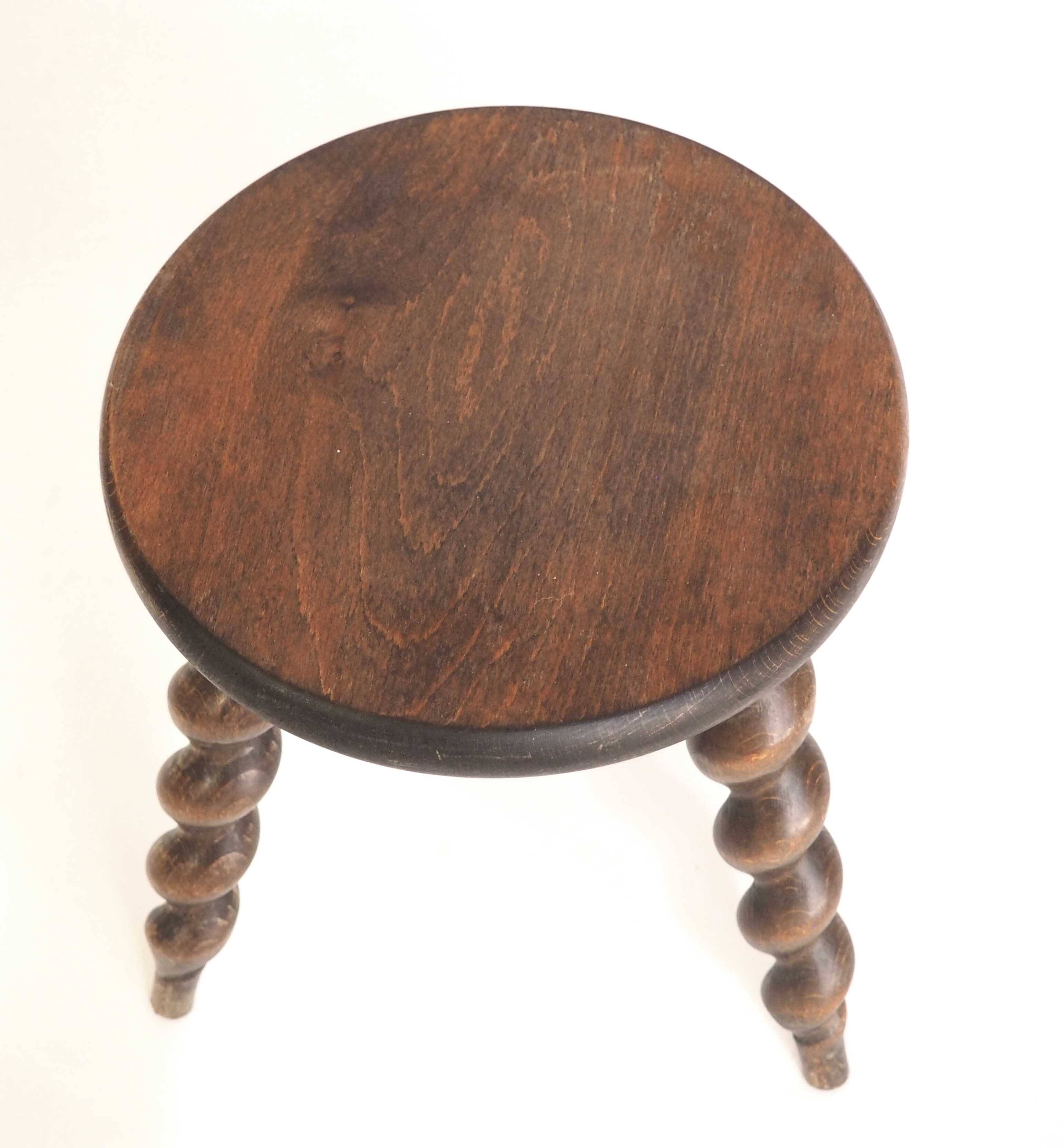 Spiral leg tripod stool