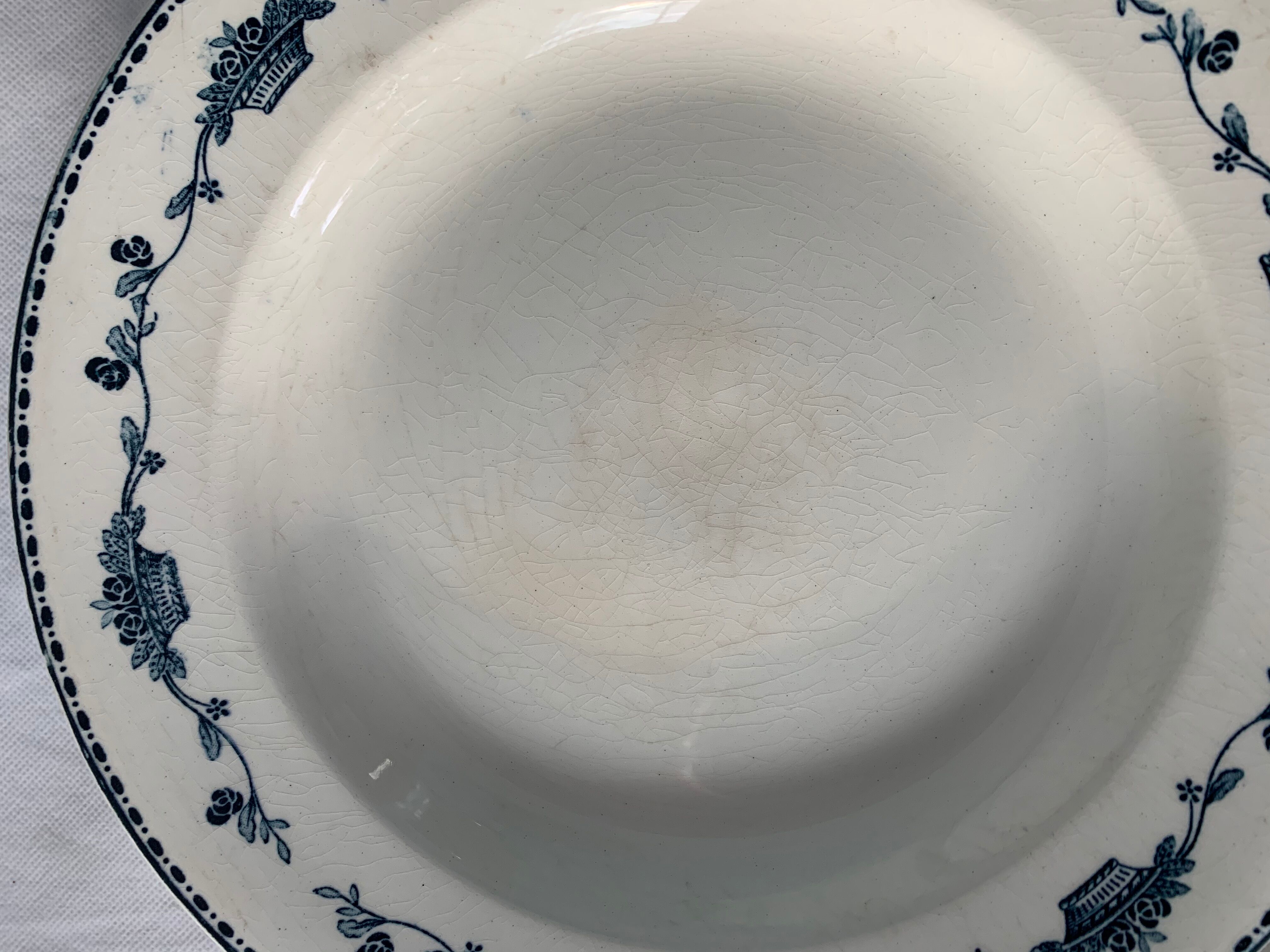 Lot of 8 flat plates and 8 hollow plates in ancient blue salins earthenware