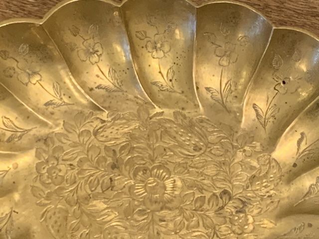 Empty small flat pocket in chiseled brass vintage floral pattern