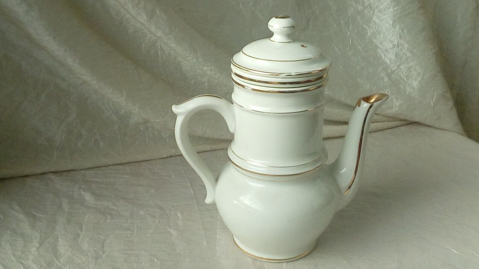 Theiere in villedieu porcelain