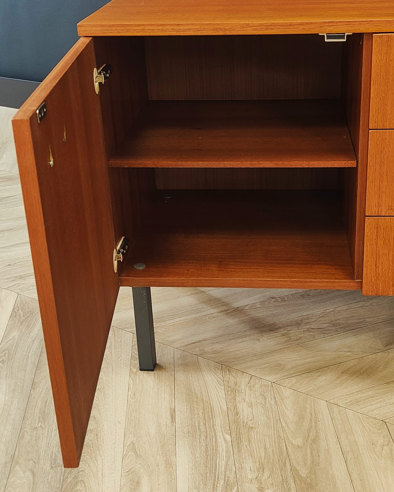 Vintage chest of drawers