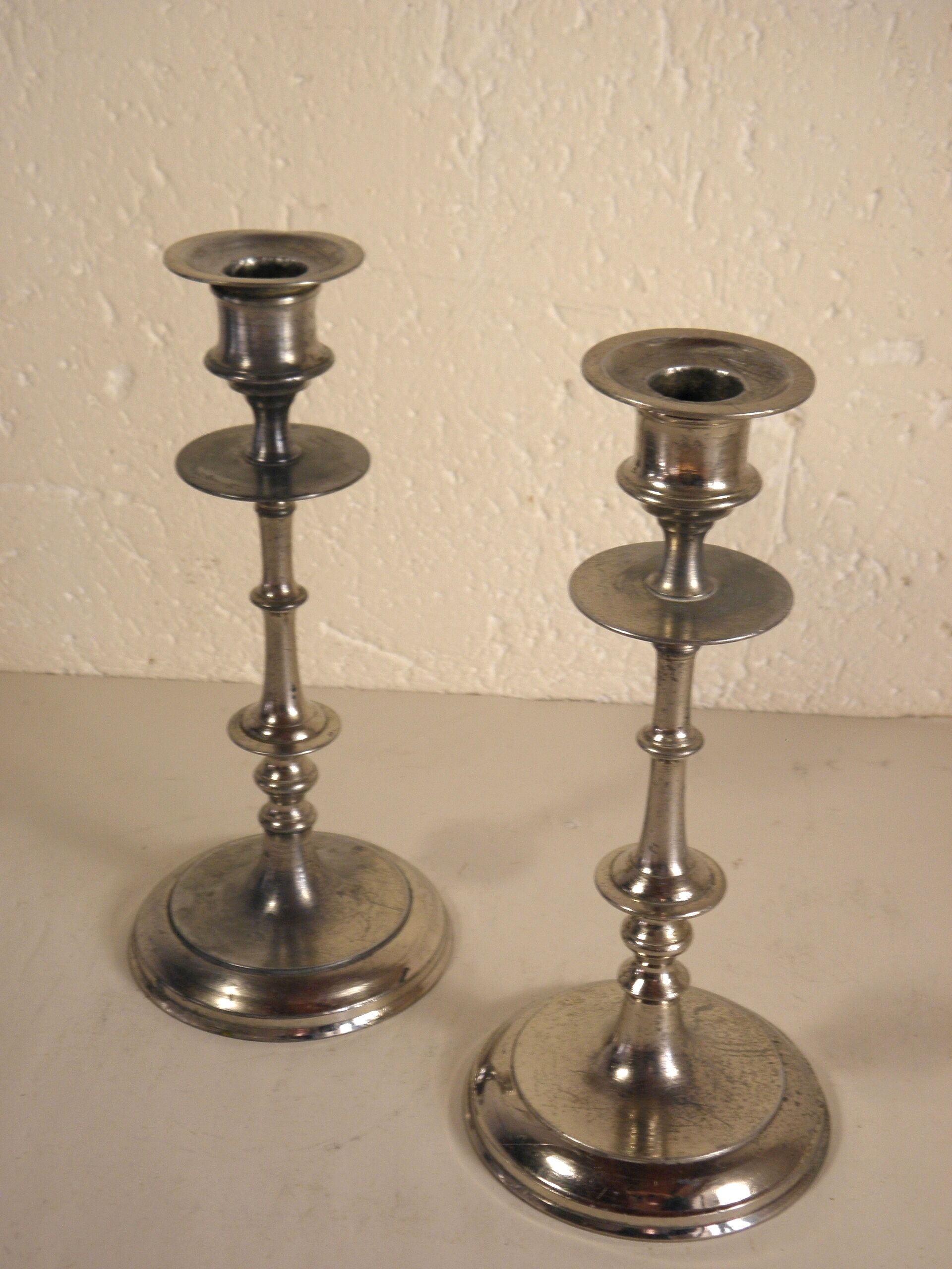 Pair of candlesticks in silver metal