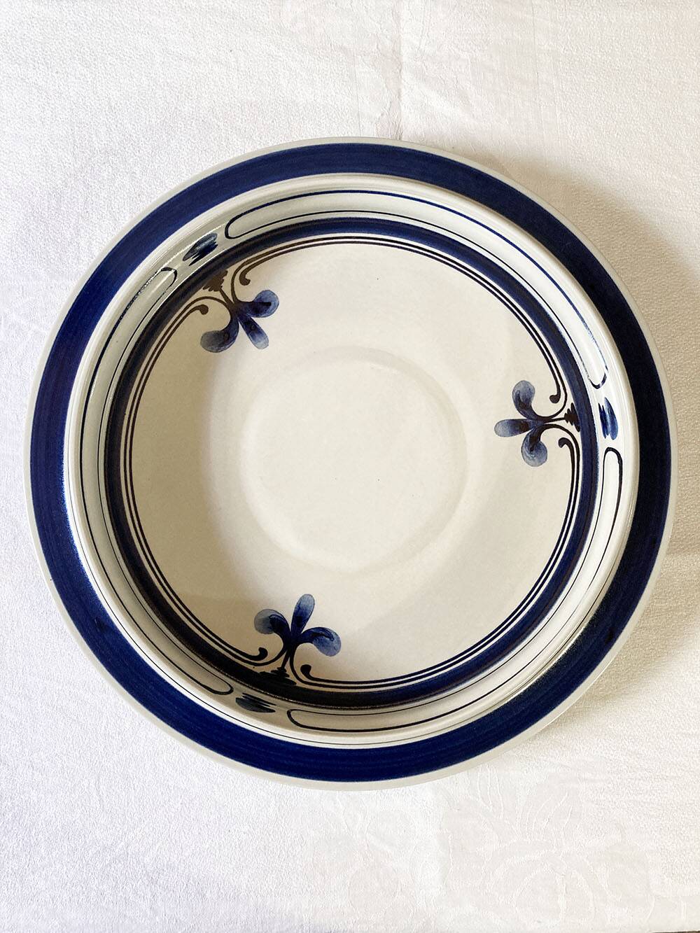 Large porcelain dish, Siena model, by Bjorn Wiinblad for Rosenthal, Germany