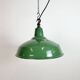 Lampe suspendue en émail vert britannique industriel, années 1960