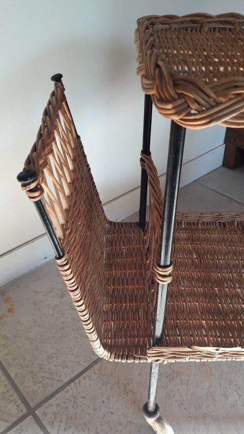 Wheels serving table