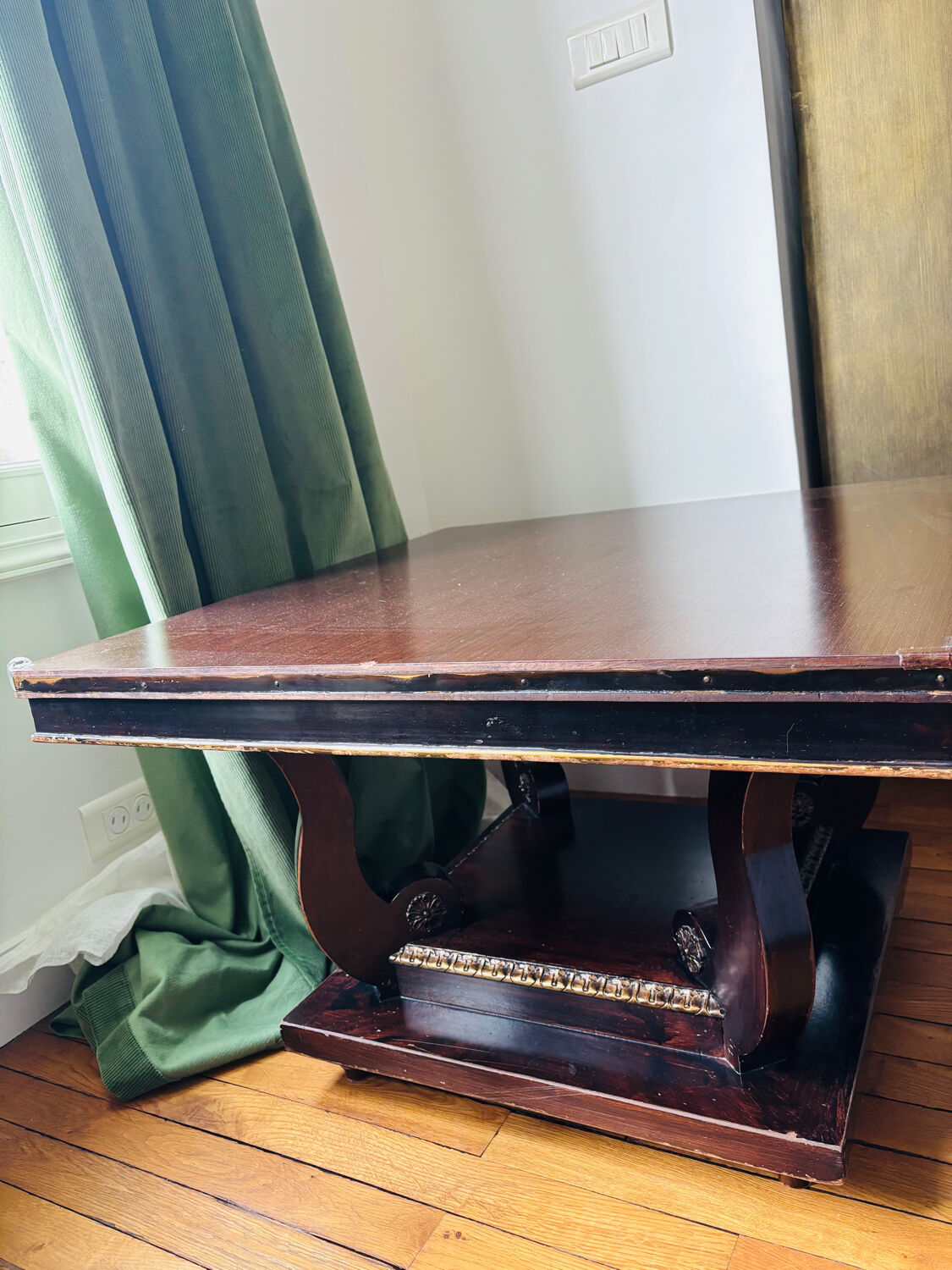 Empire style coffee table in solid wood – square top 80 cm