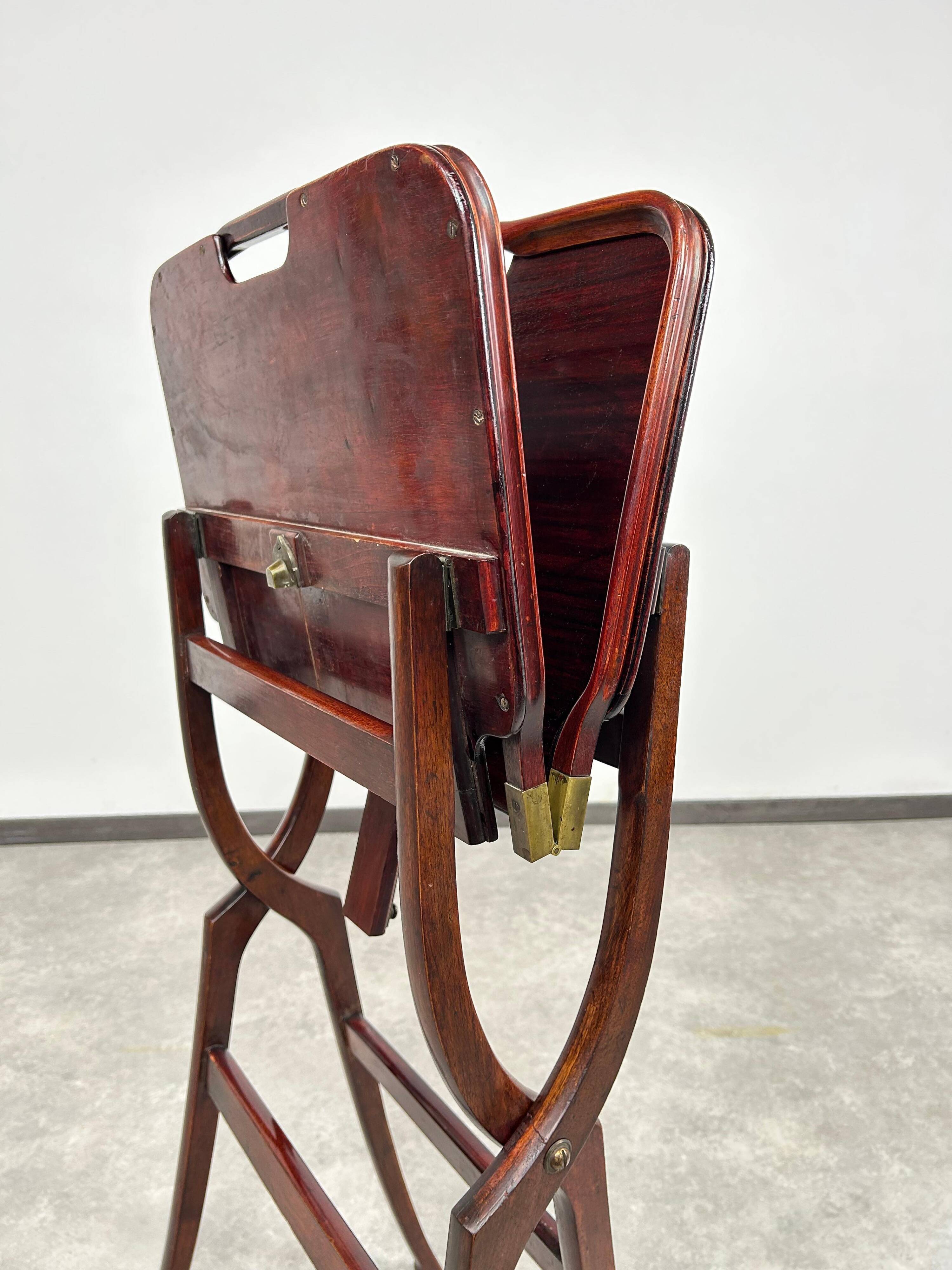 Folding table in mahogany in the style of the Vienna Secession.