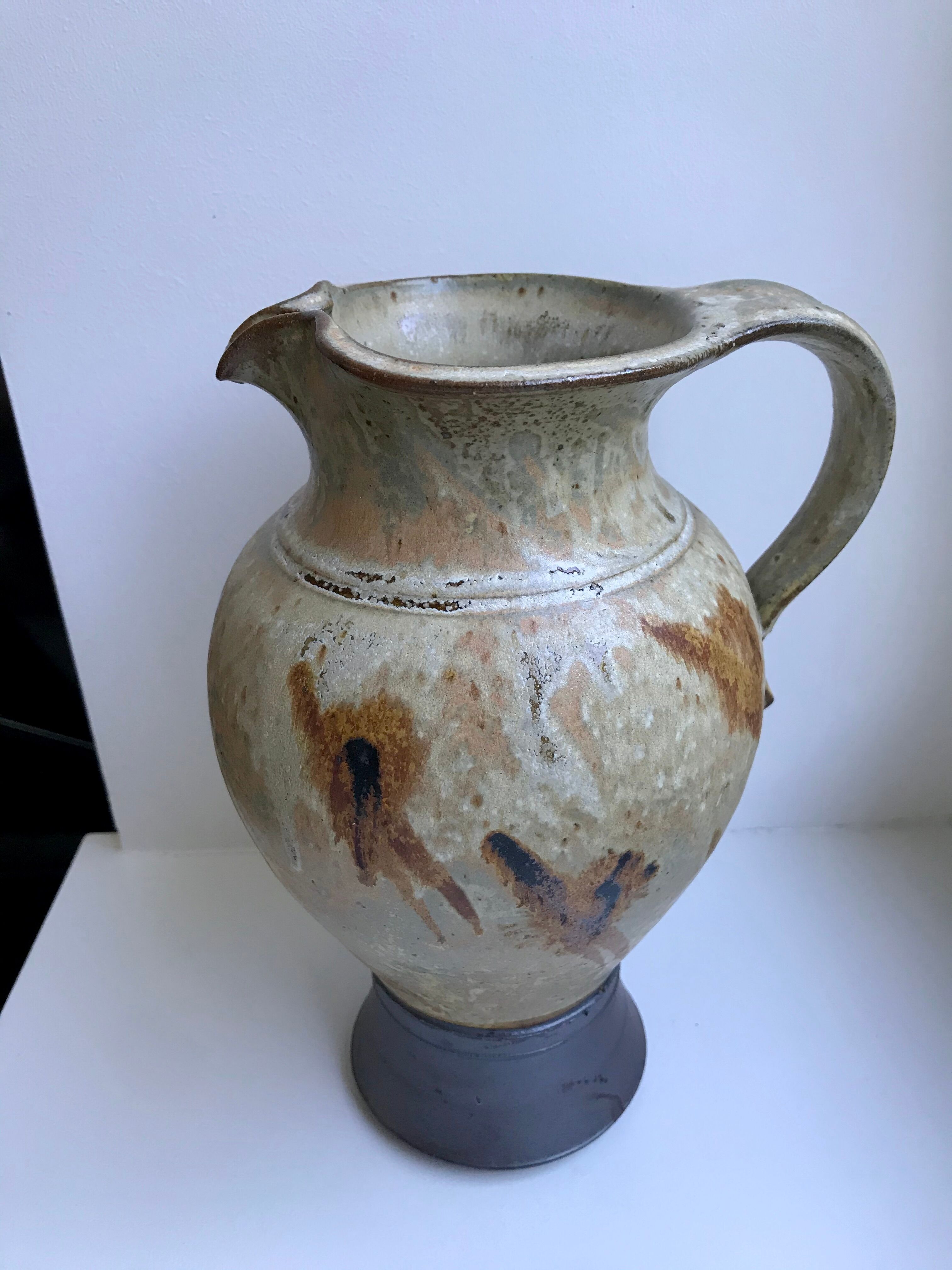 Pichet / broc en céramique / poterie émaillé années 60-70 signé