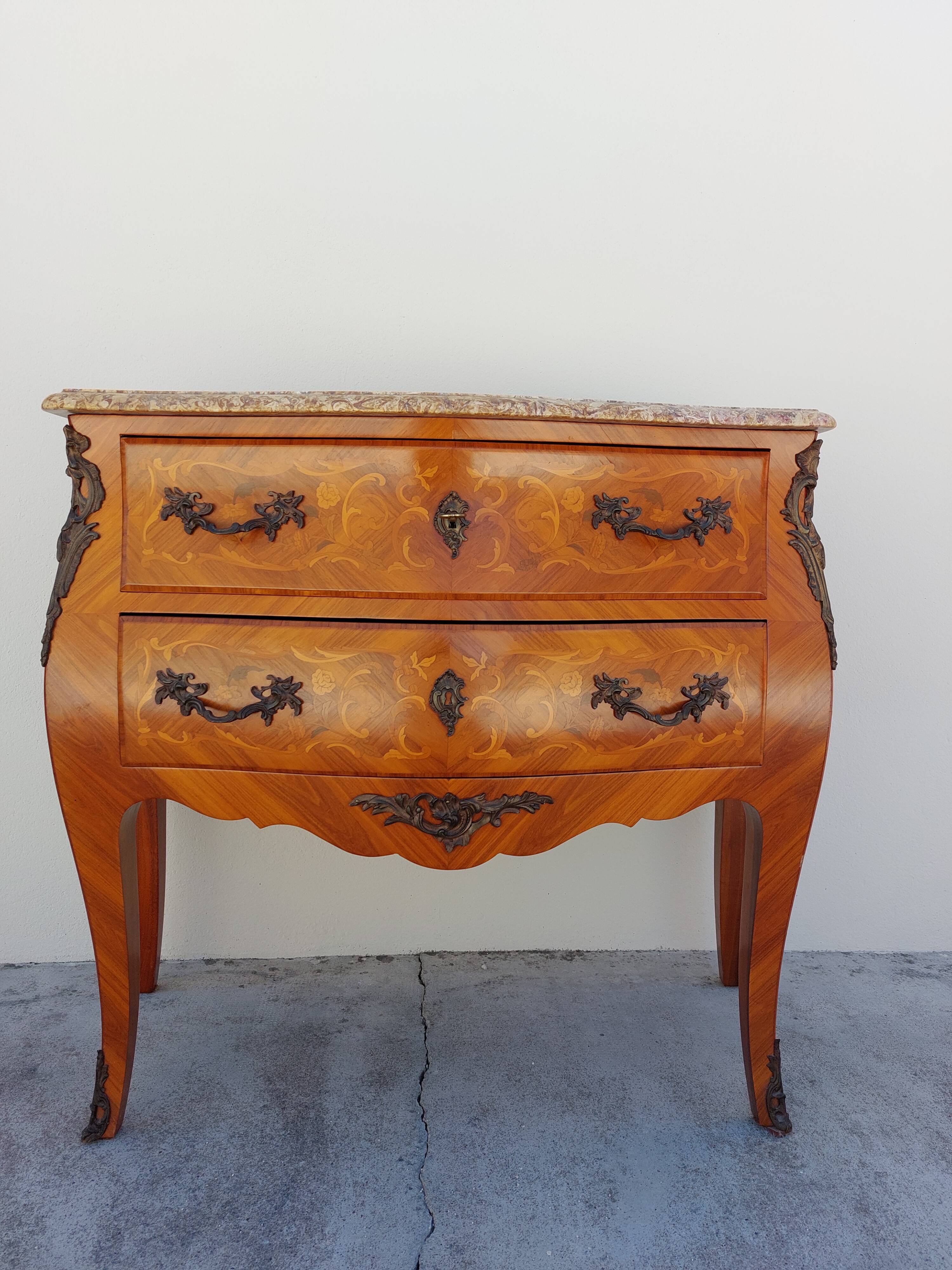 Louis XV chest of drawers in rosewood marquetry