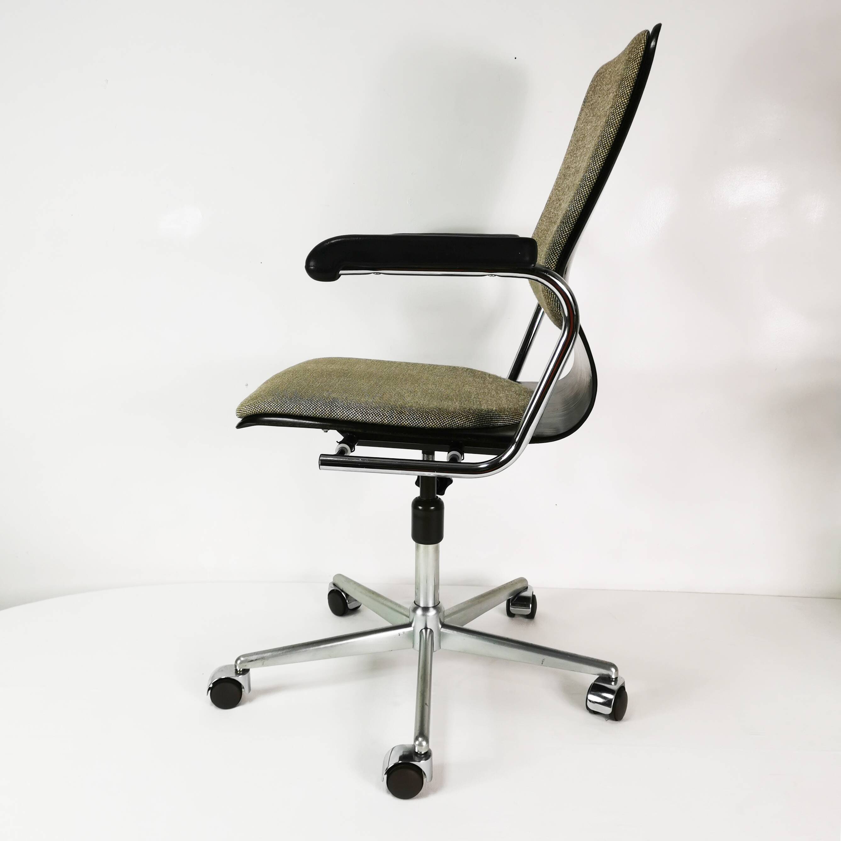 Modernist office chair, Bund-Pagholz, Germany, 1970s.