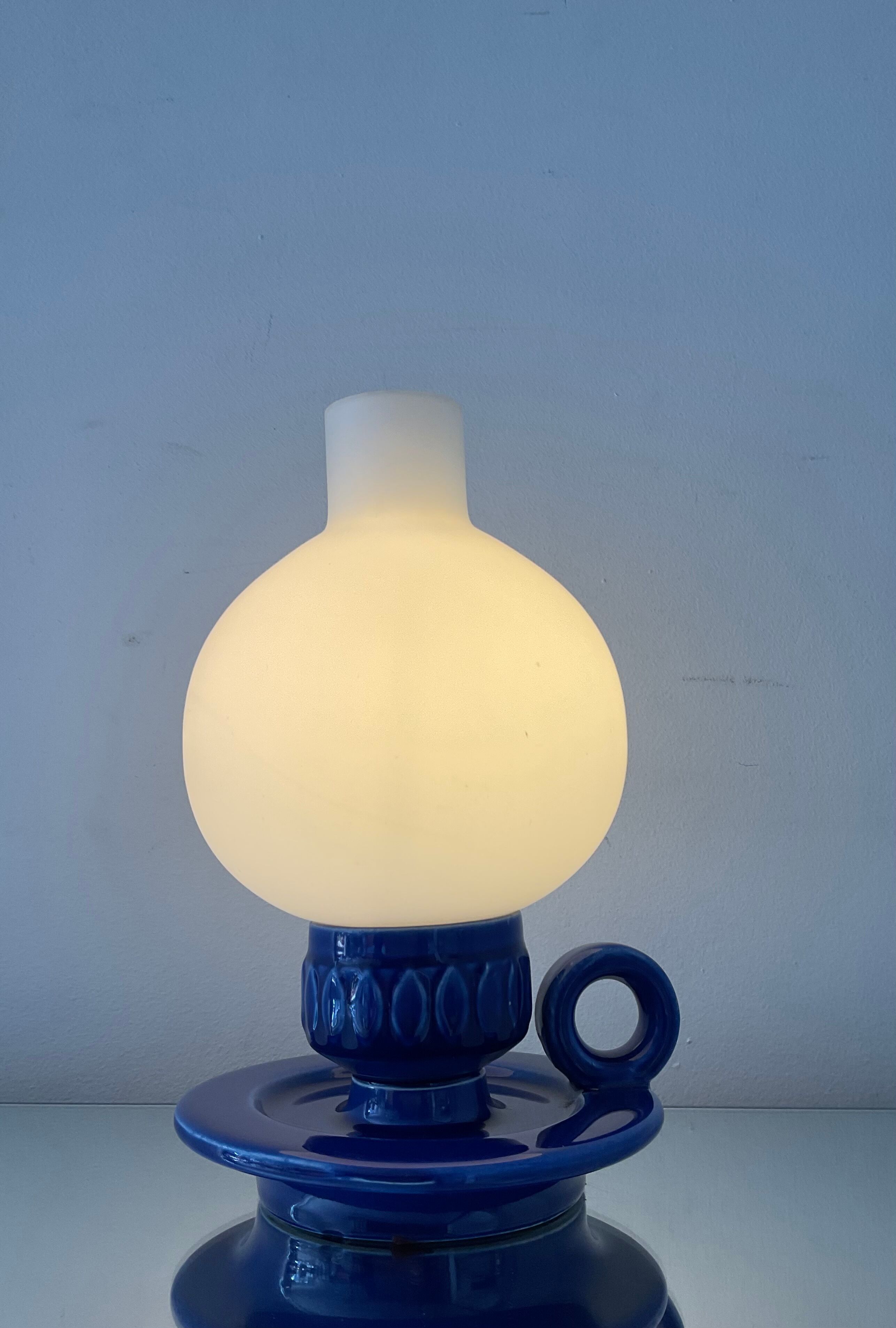 Vintage lamp of the 70s in ceramic and opaline