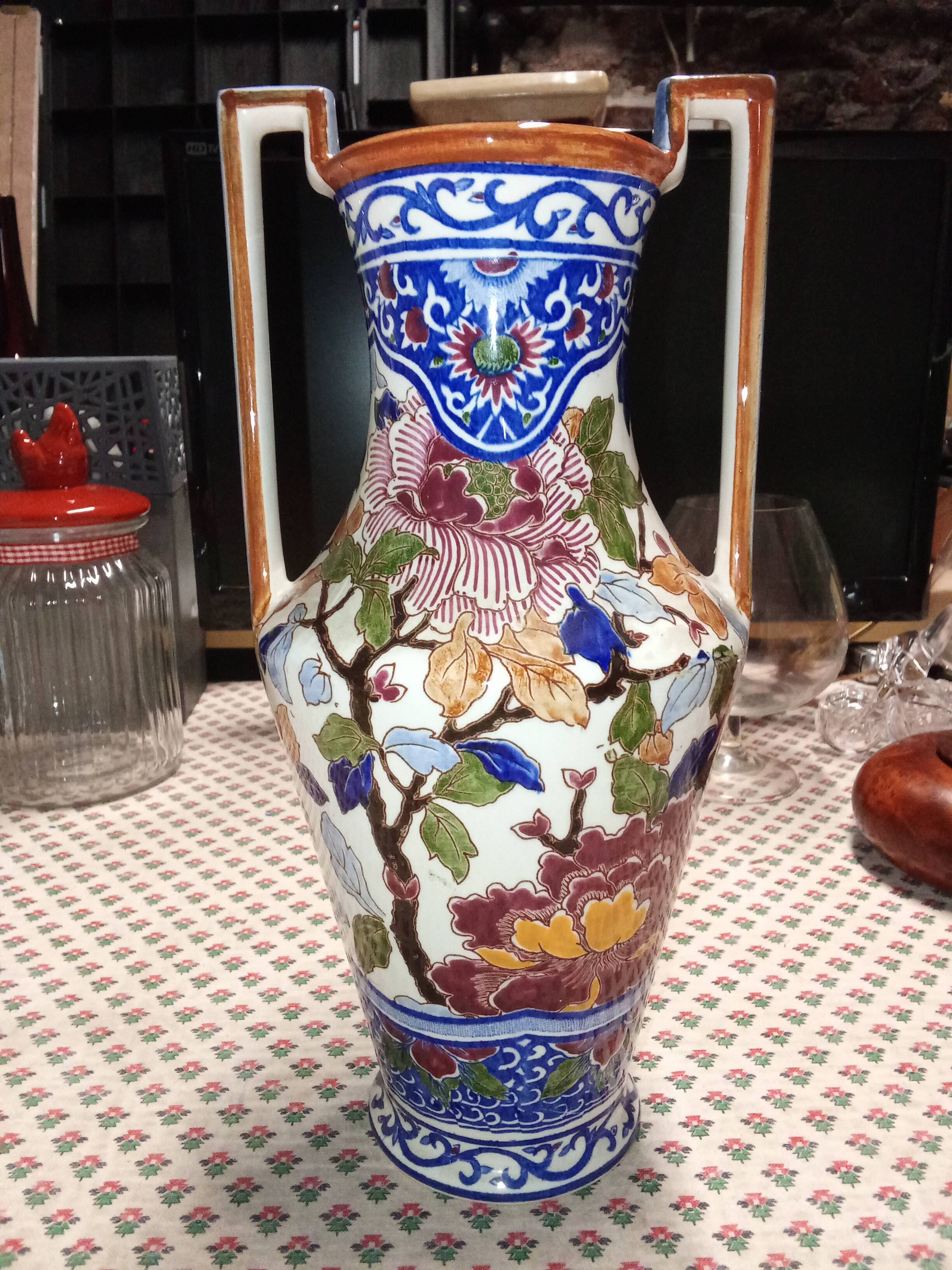 Superb Gien amphora vase with peonies (period 1960 - 1971)