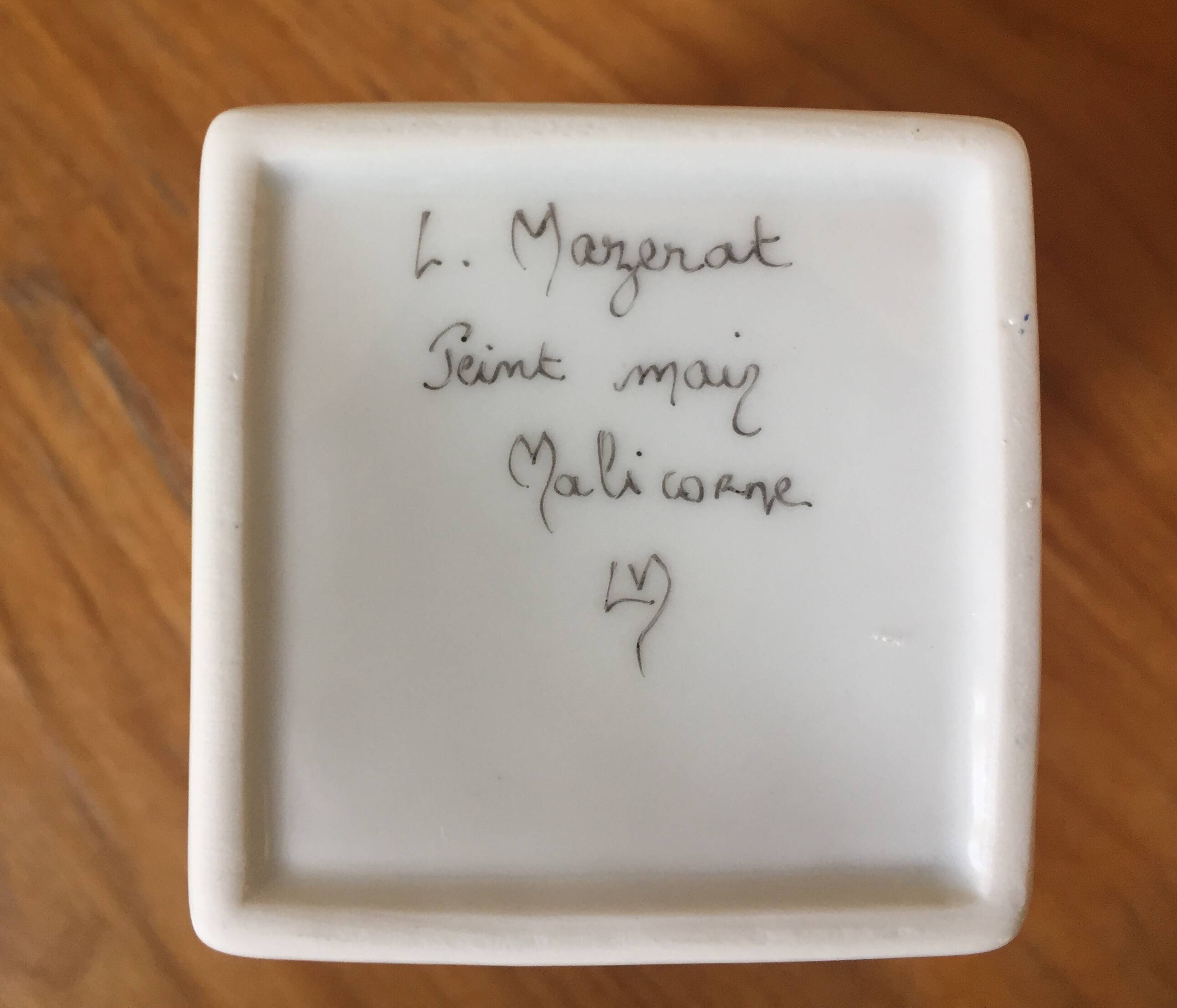 Petite vase peint à la main