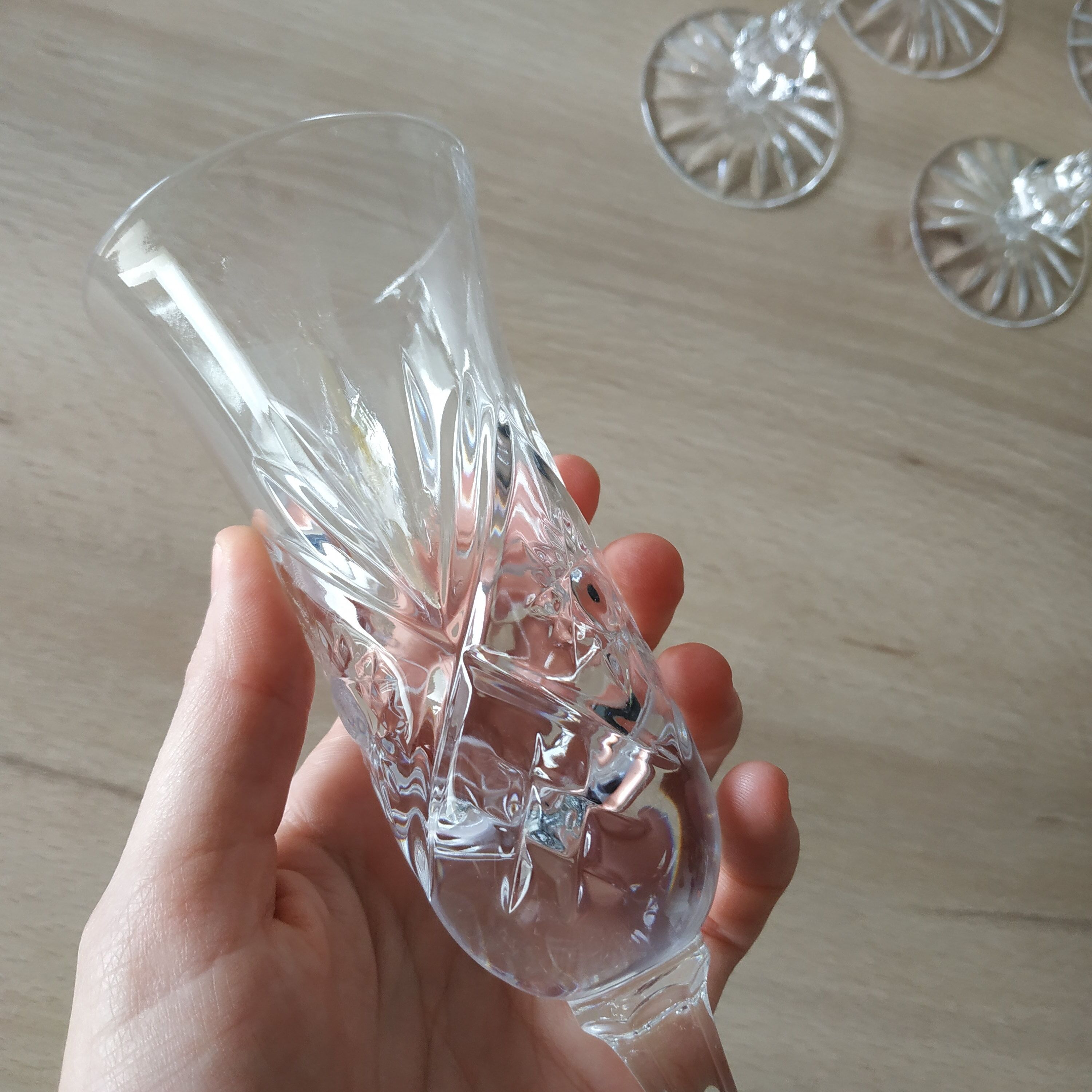 Champagne glasses in chiseled crystal from Lorraine